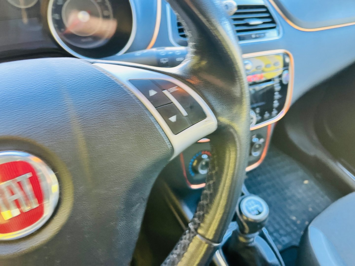Fiat Punto 1.2 i BENZÍN ALU KOLA