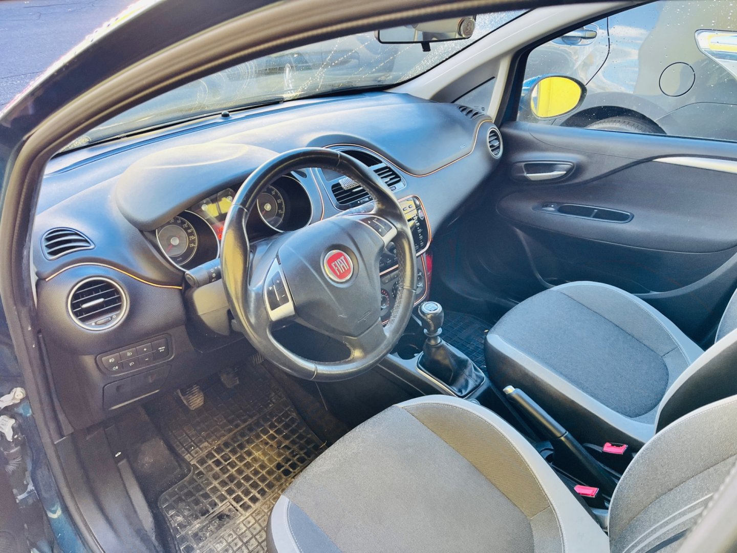 Fiat Punto 1.2 i BENZÍN ALU KOLA