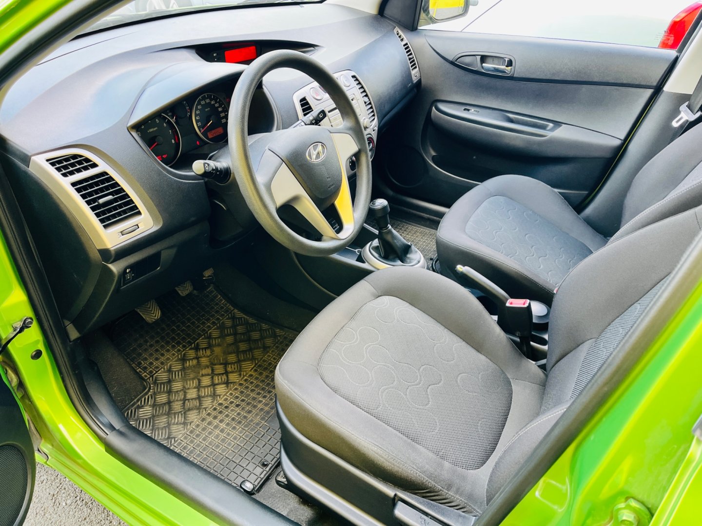 Hyundai i20 1.2 i BENZÍN NAJETO JEN 42 TIS