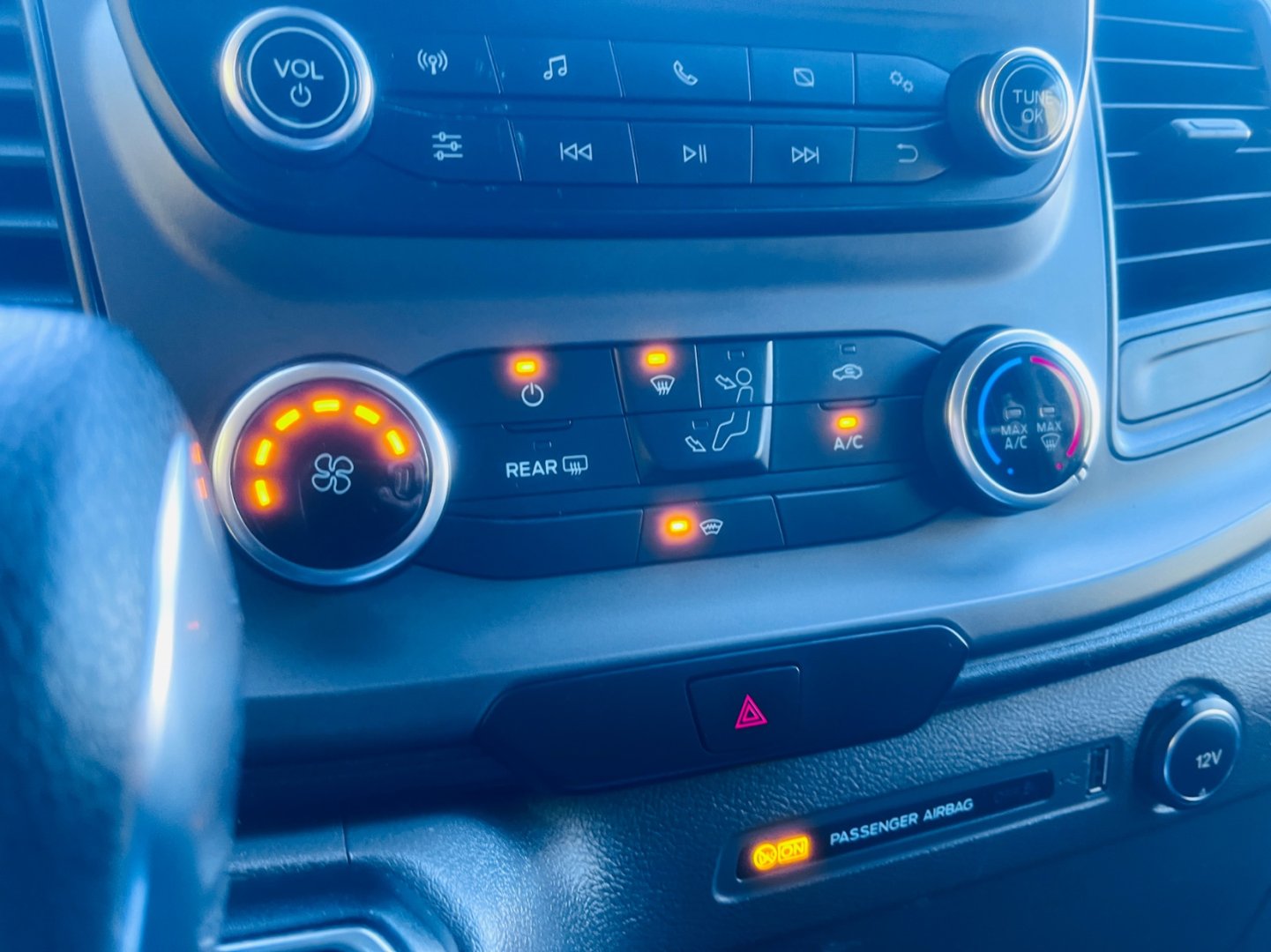 Ford Transit Custom 2.0 TDDi 96 kW AUTOMAT 9 MÍST