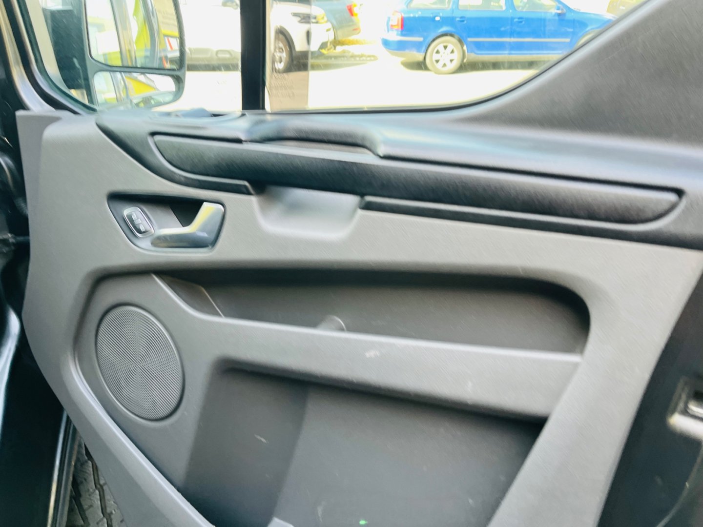 Ford Transit Custom 2.0 TDDi 96 kW AUTOMAT 9 MÍST