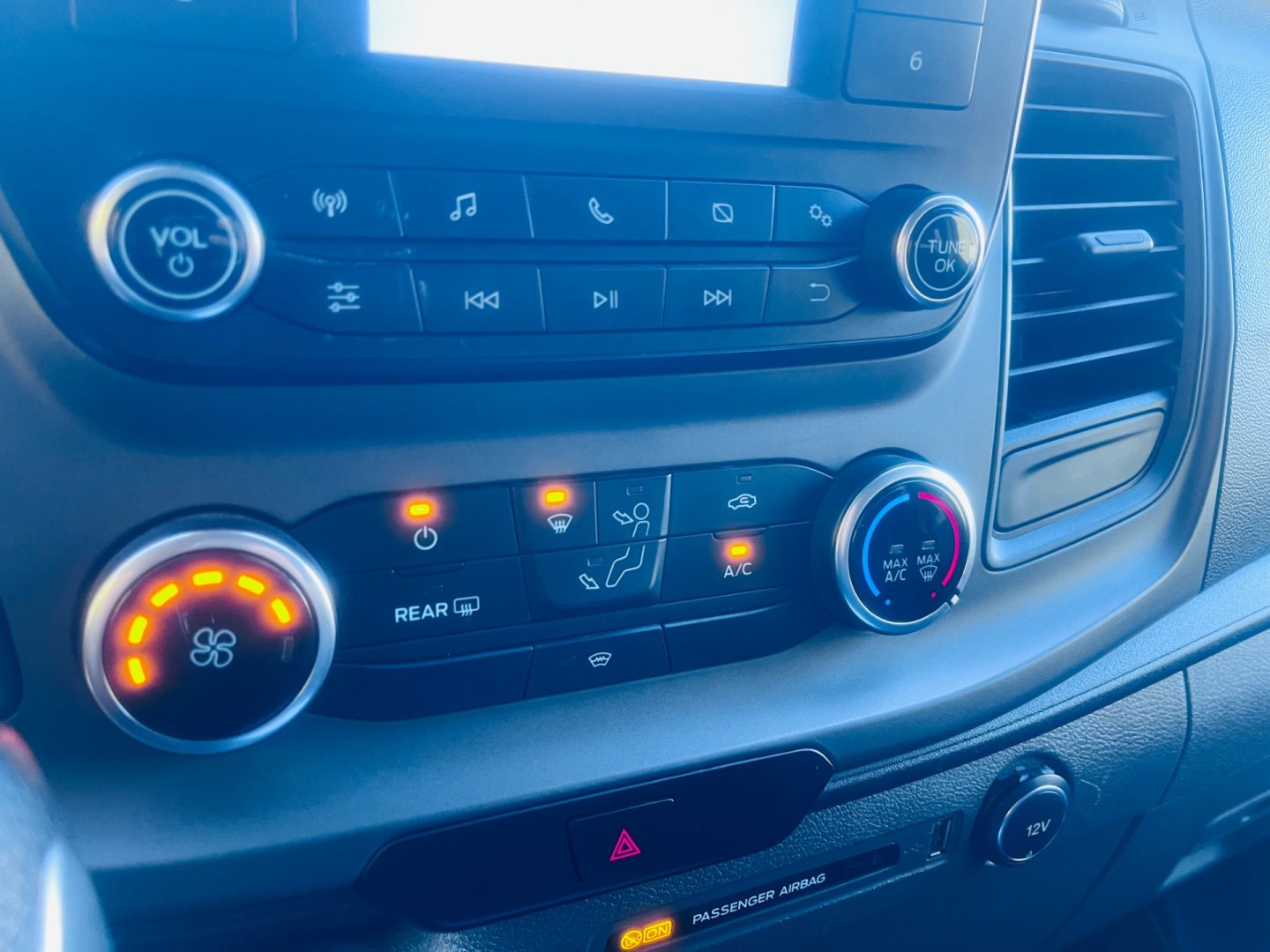 Ford Transit Custom 2.0 TDDi 96 kW AUTOMAT 9 MÍST