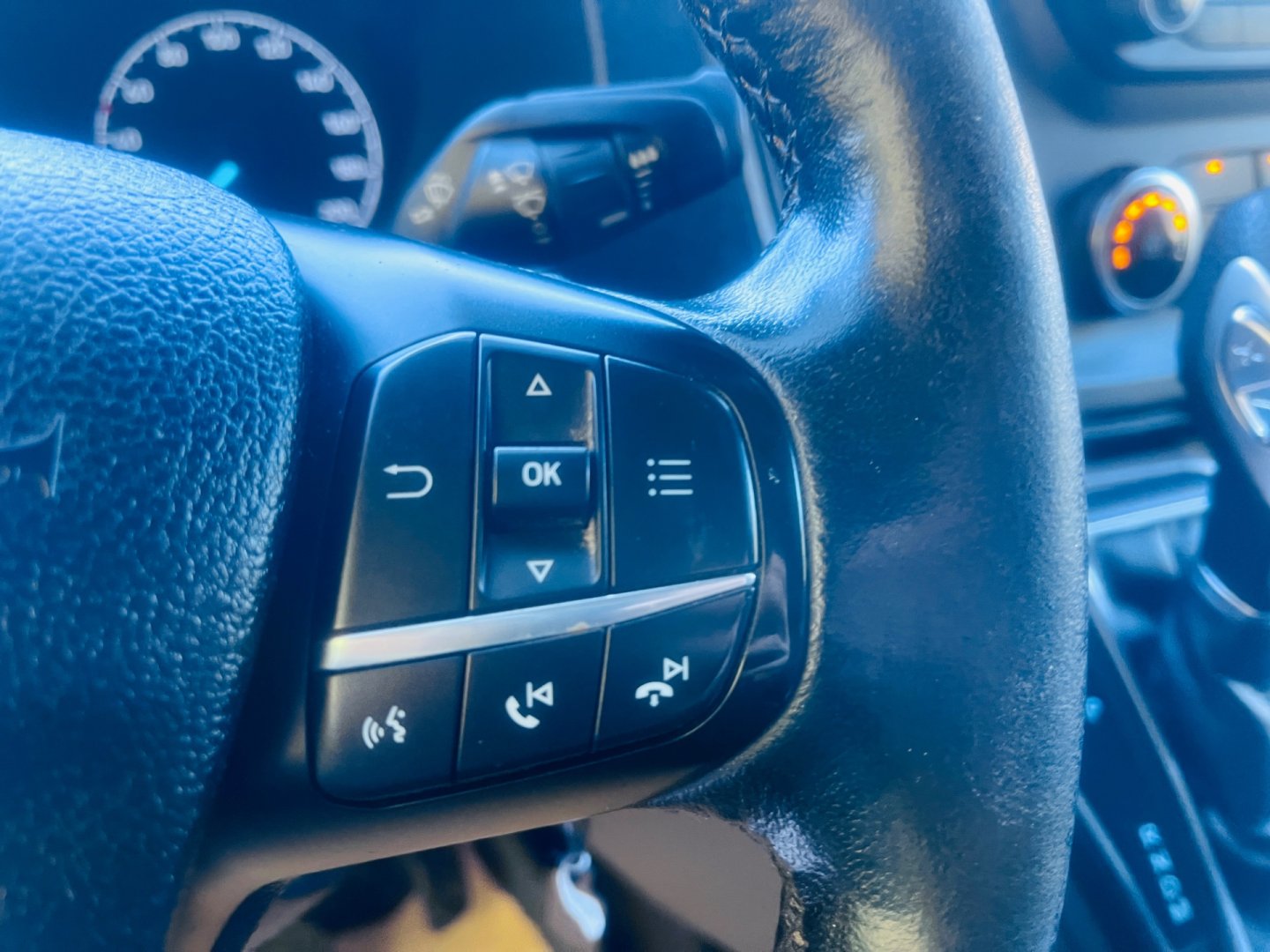 Ford Transit Custom 2.0 TDDi 96 kW AUTOMAT 9 MÍST