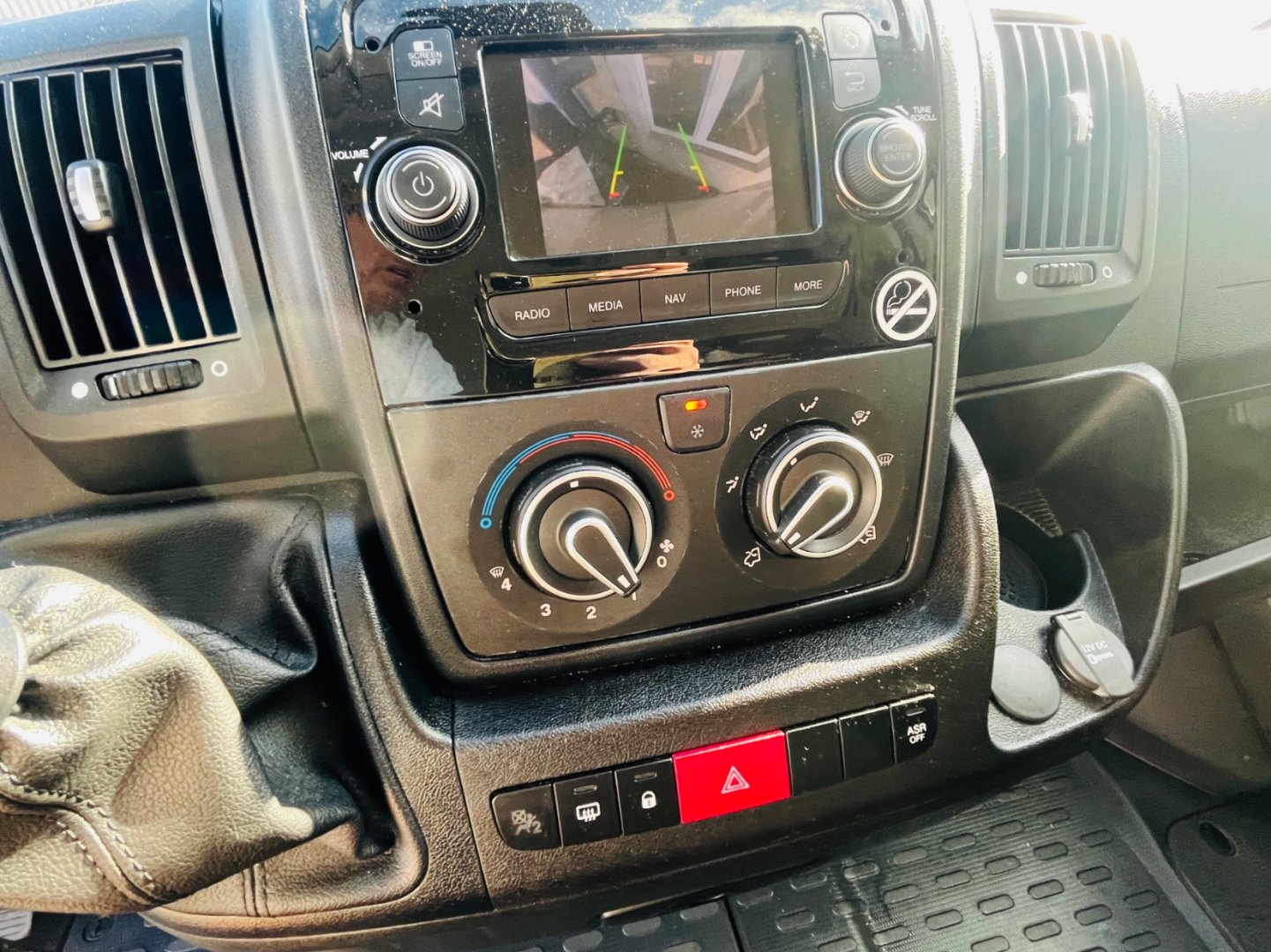 Citroën Jumper 2.2 FG35 L4H2 NAJETO JEN 75TIS