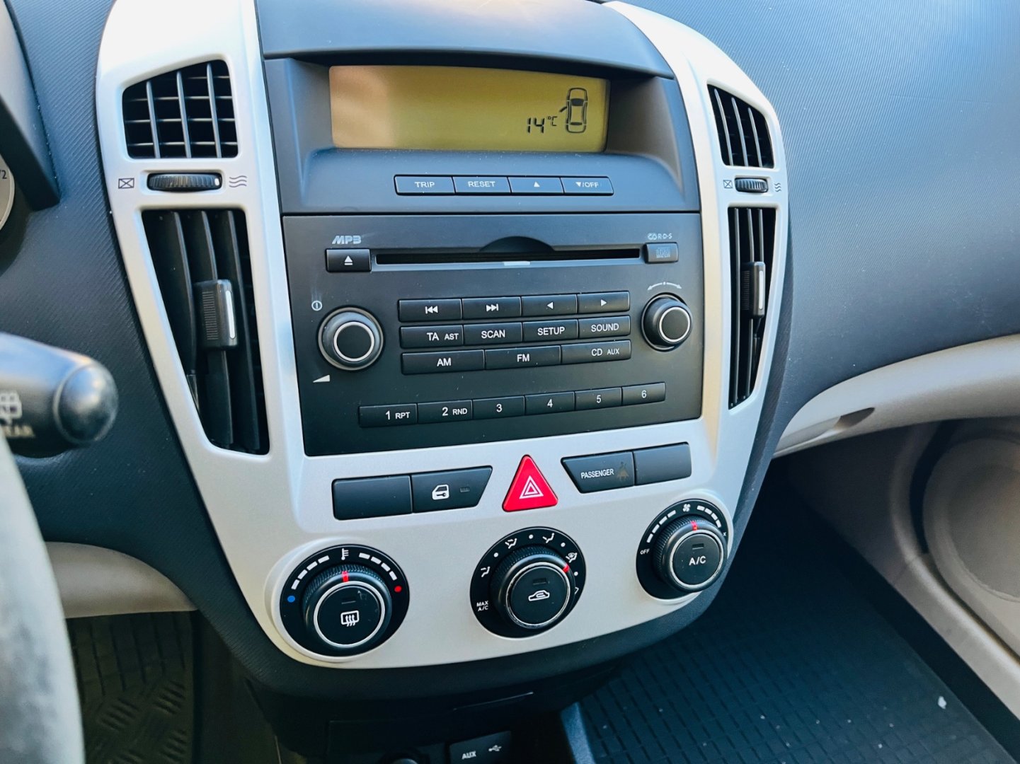 Kia Cee´d 1.4 i BENZÍN