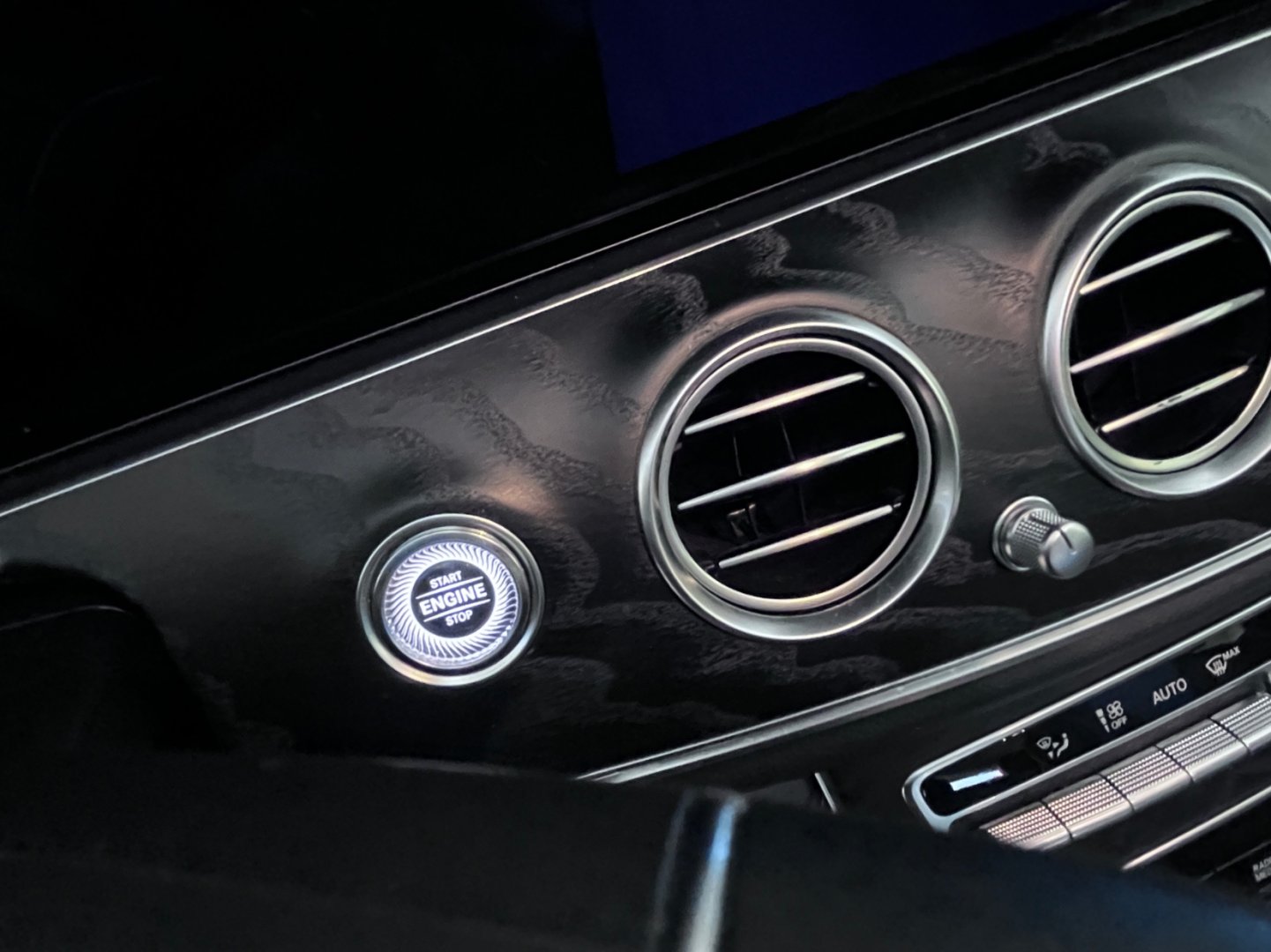 Mercedes-Benz Třídy E 220d  4MATIC 143 kW