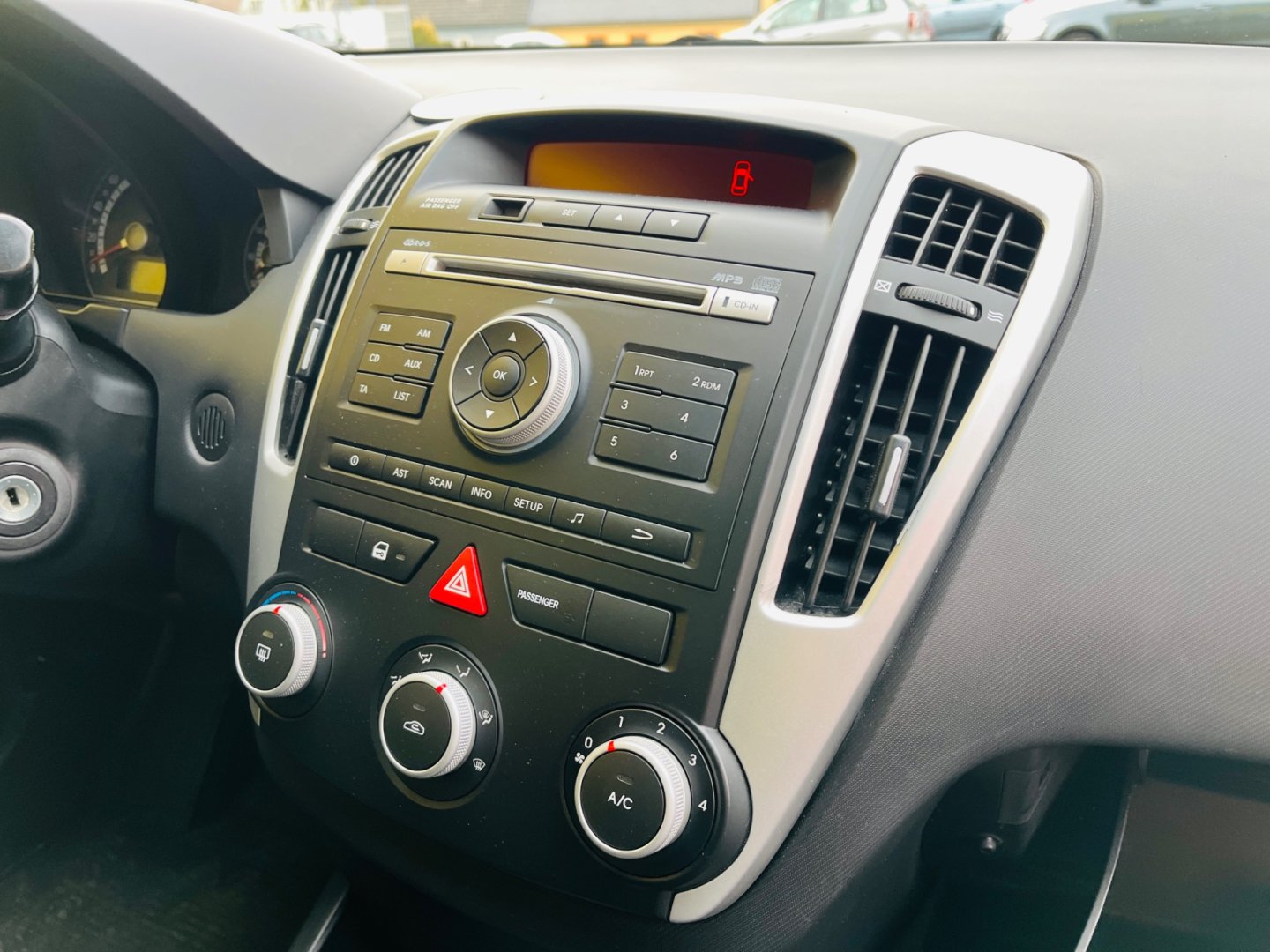 Kia Cee´d 1.4 i BENZÍN