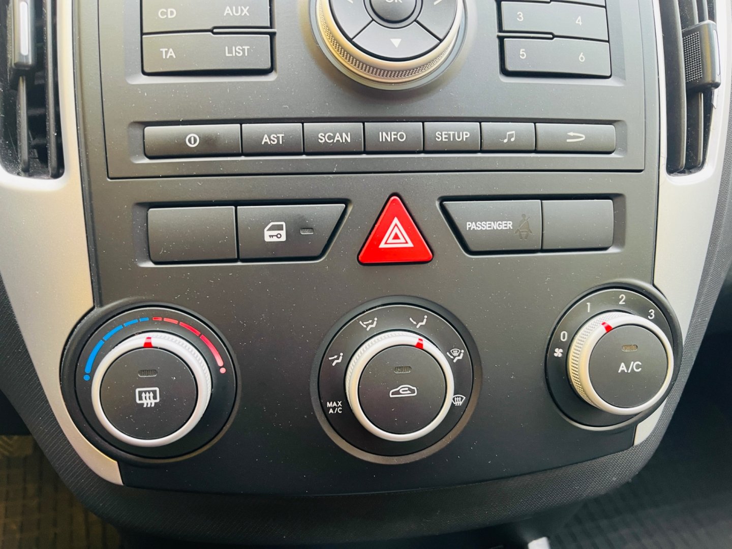 Kia Cee´d 1.4 i BENZÍN