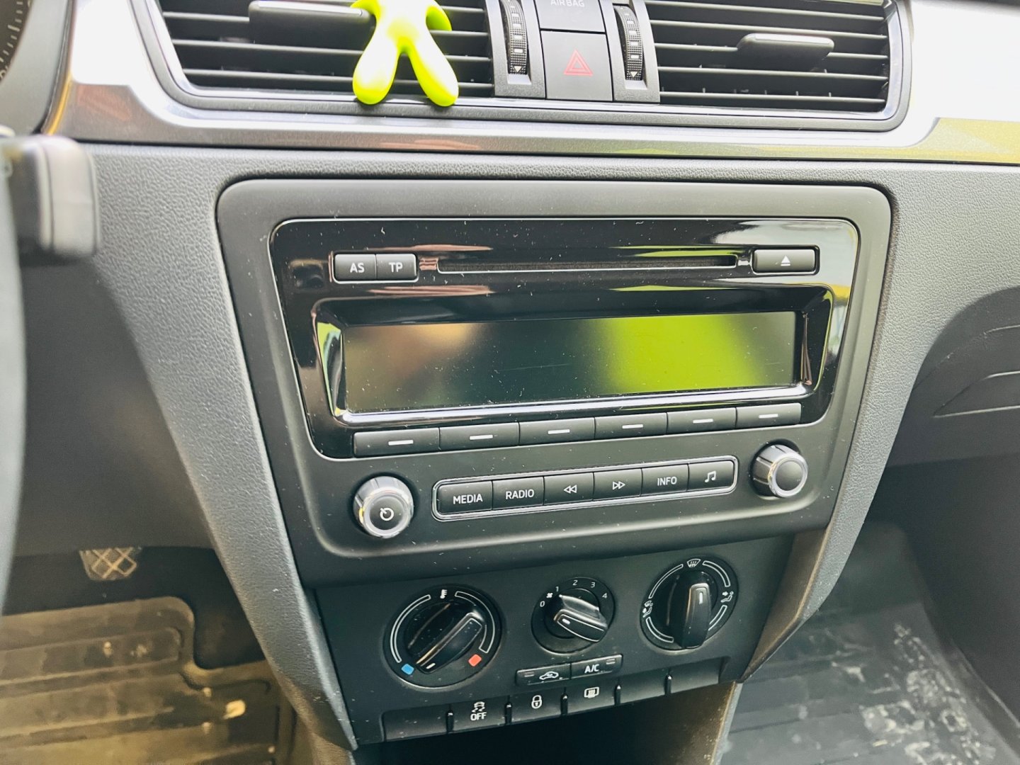 Škoda Rapid 1.2 TSi. BENZÍN SPACEBACK