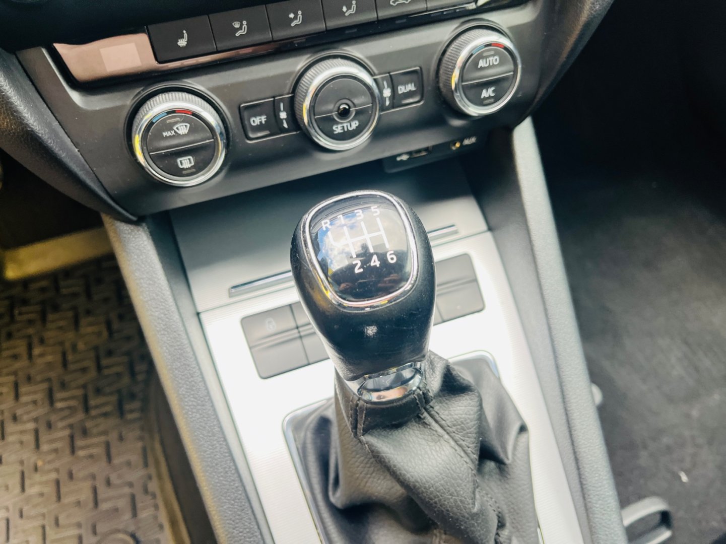 Škoda Octavia 1.2 TSi DIGI KLIMA, VYHŘEV SED