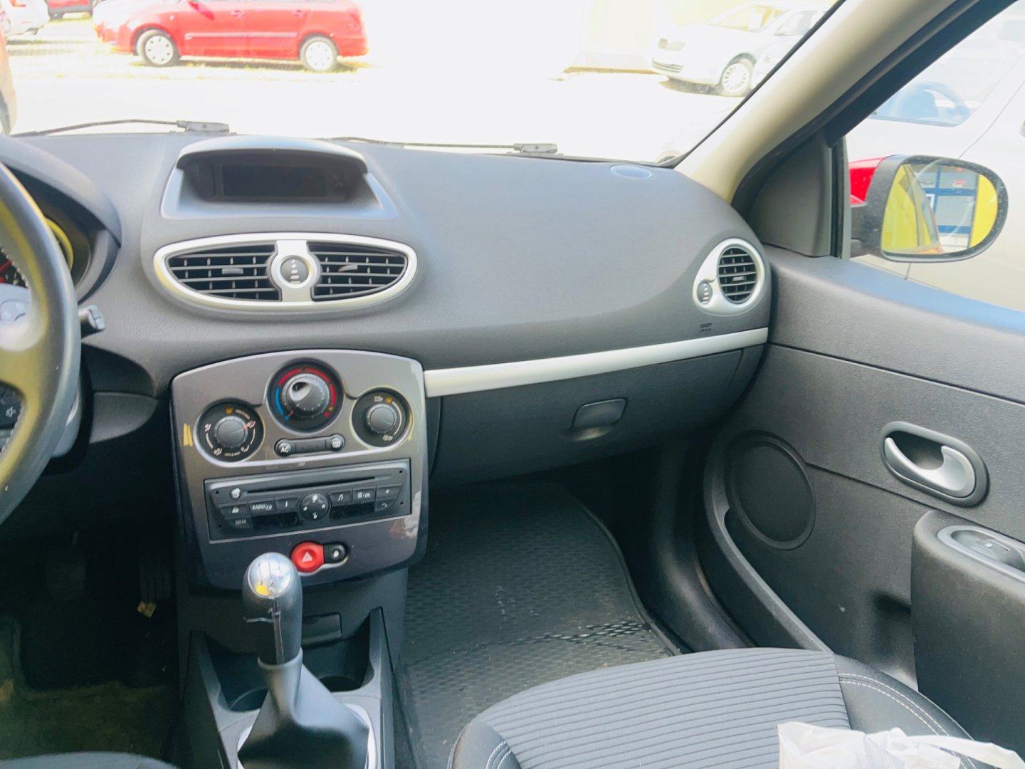 Renault Clio 1.2 i BENZÍN KLIMA ALU KOLA