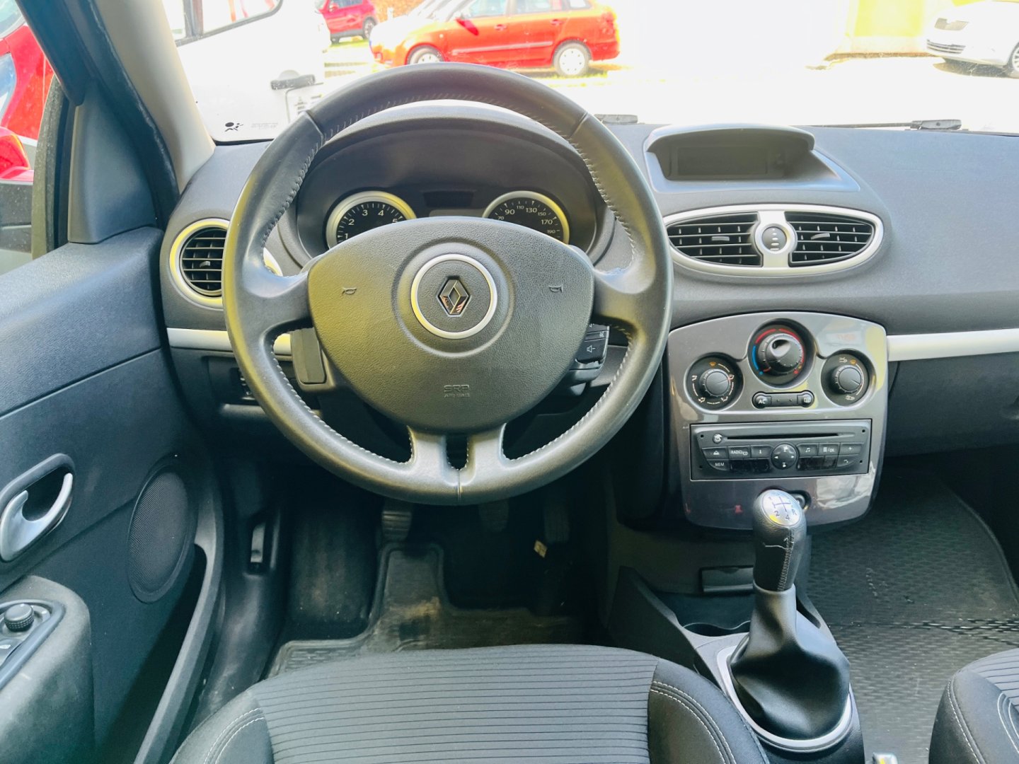 Renault Clio 1.2 i BENZÍN KLIMA ALU KOLA
