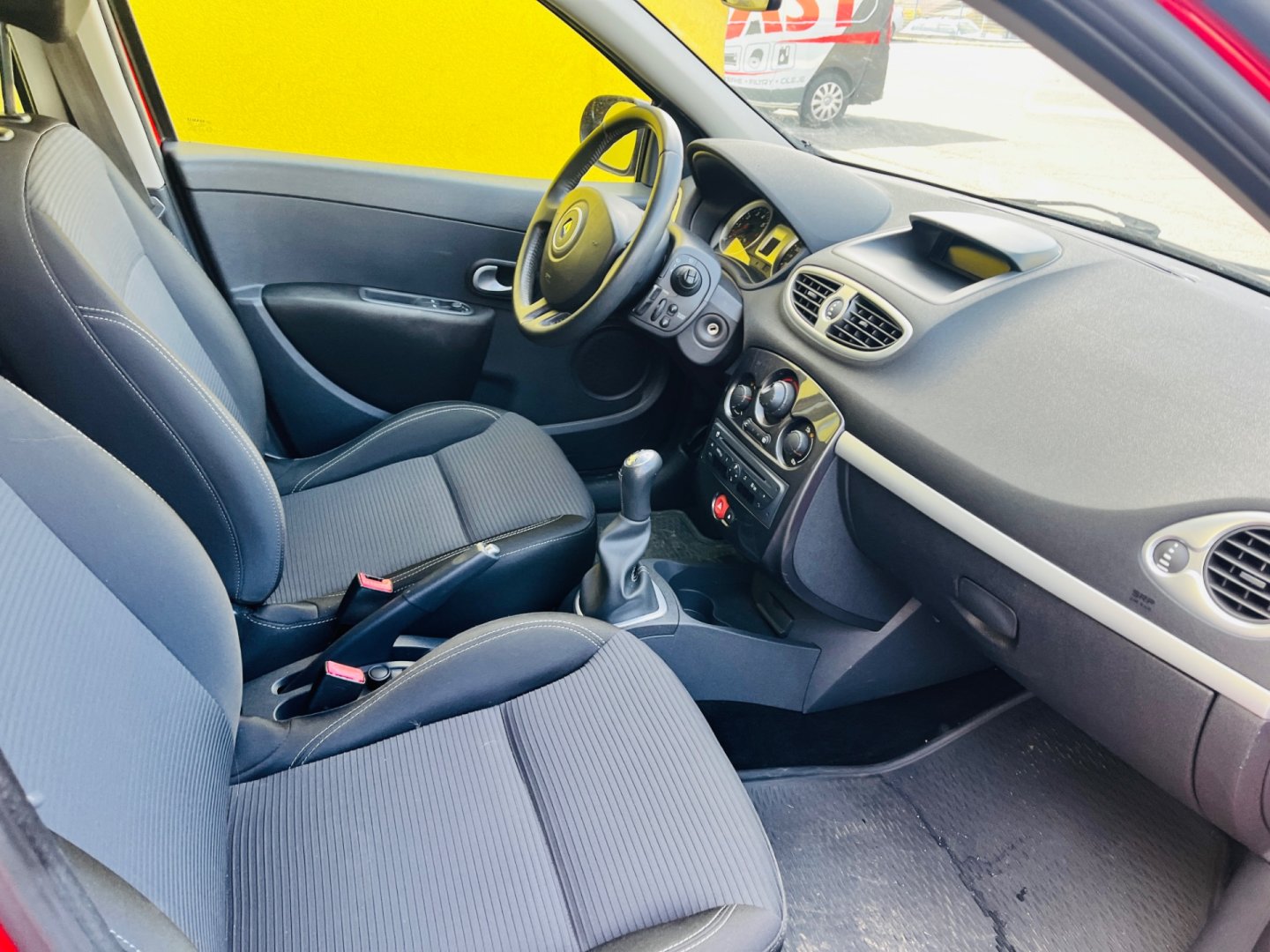 Renault Clio 1.2 i BENZÍN KLIMA ALU KOLA