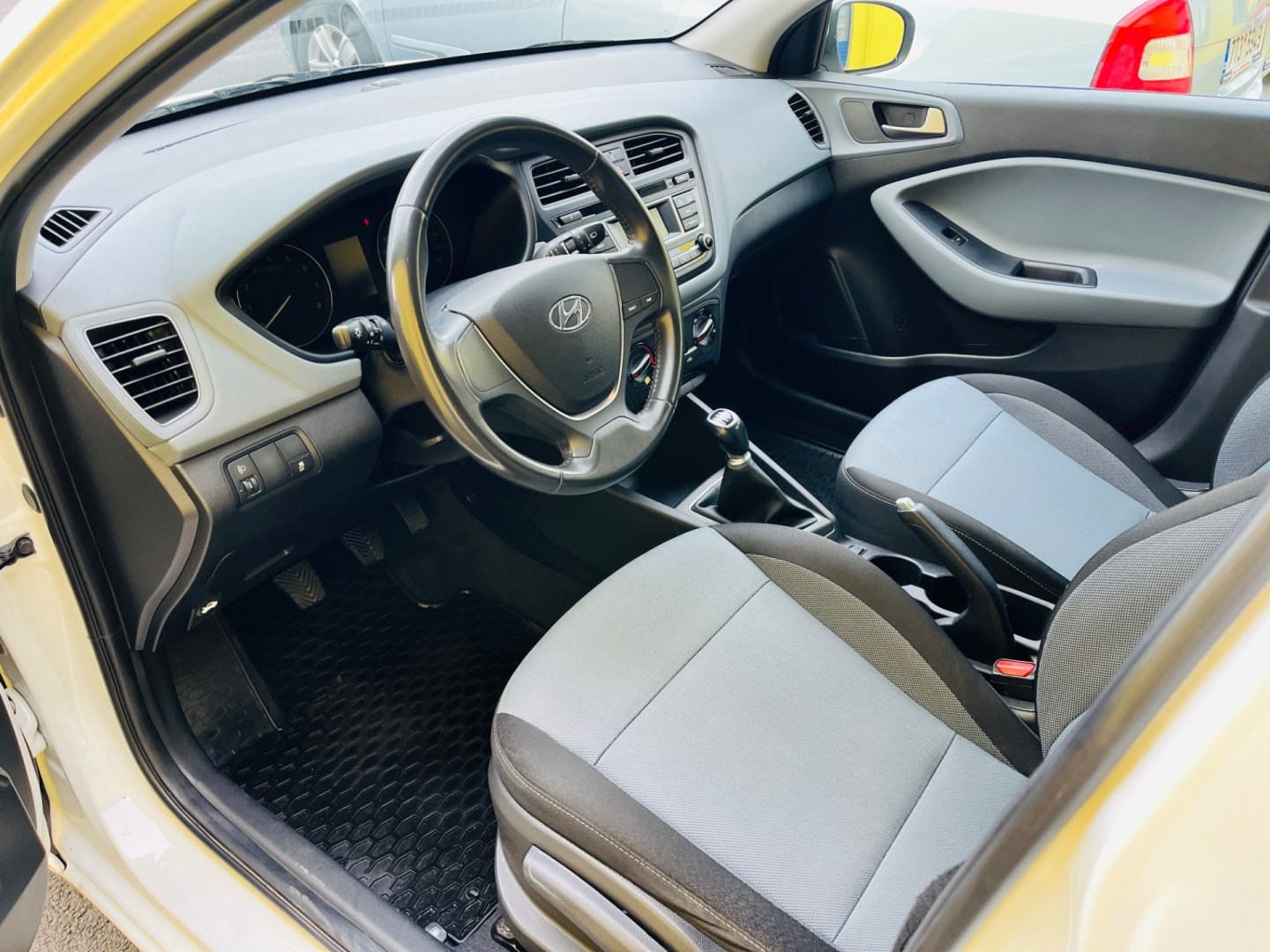 Hyundai i20 1.2 i BENZÍN MALO NAJETO