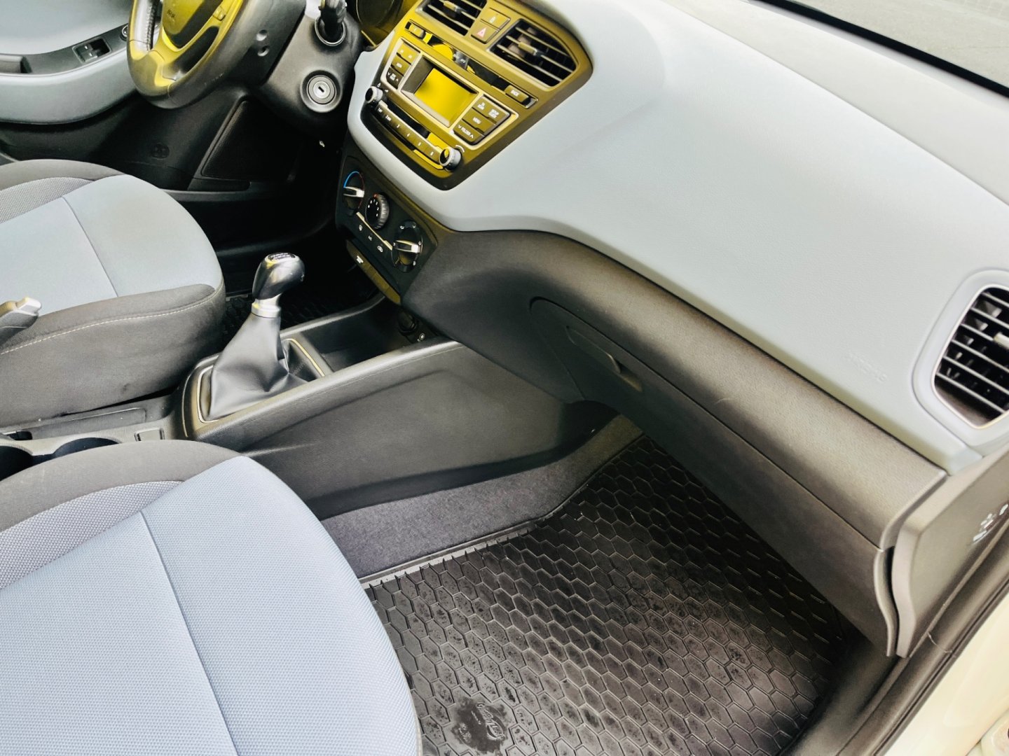 Hyundai i20 1.2 i BENZÍN MALO NAJETO