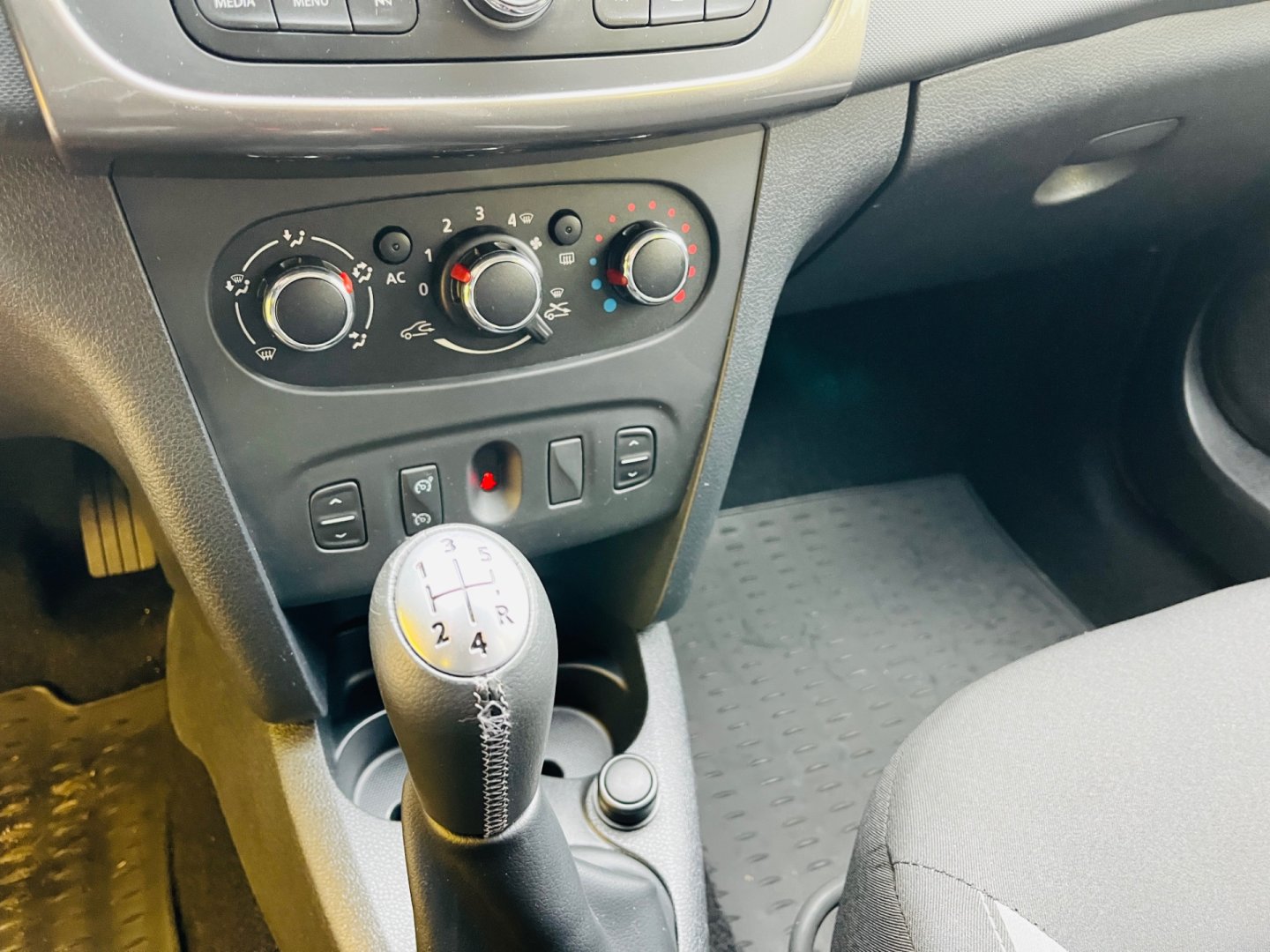 Dacia Sandero 0.9 TCe BENZÍN STEPWAY