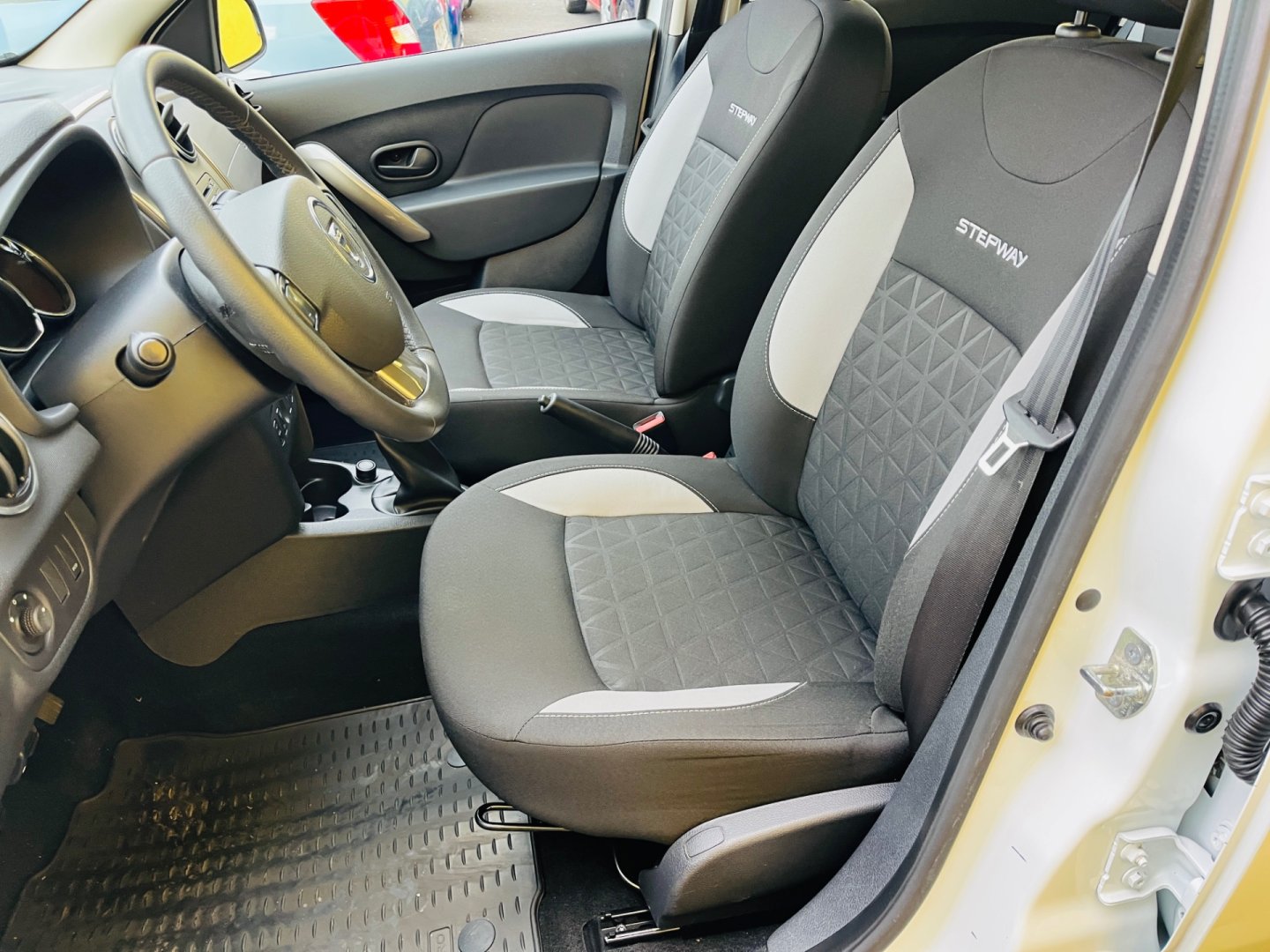 Dacia Sandero 0.9 TCe BENZÍN STEPWAY