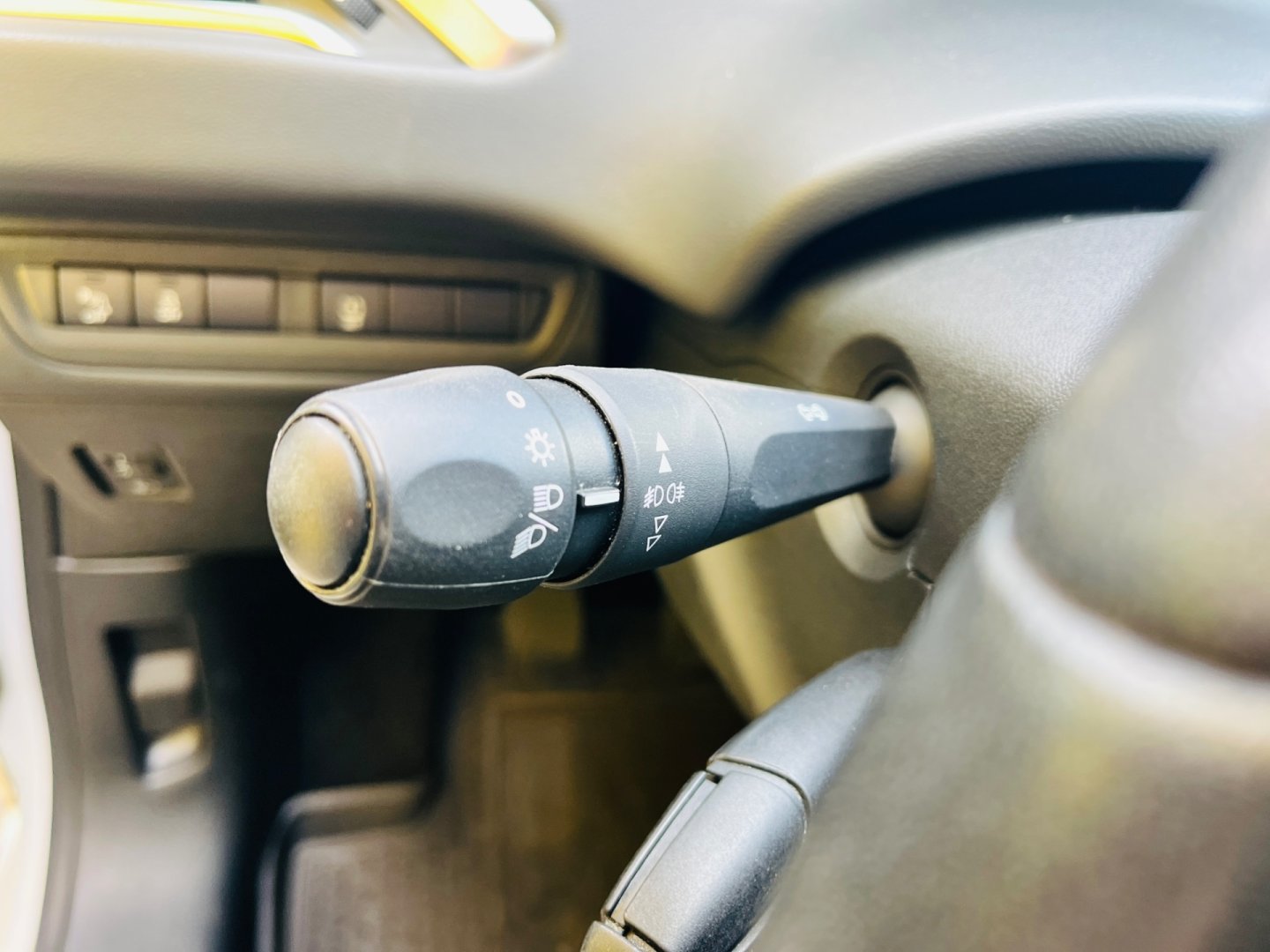 Peugeot 208 1.2 i BENZÍN