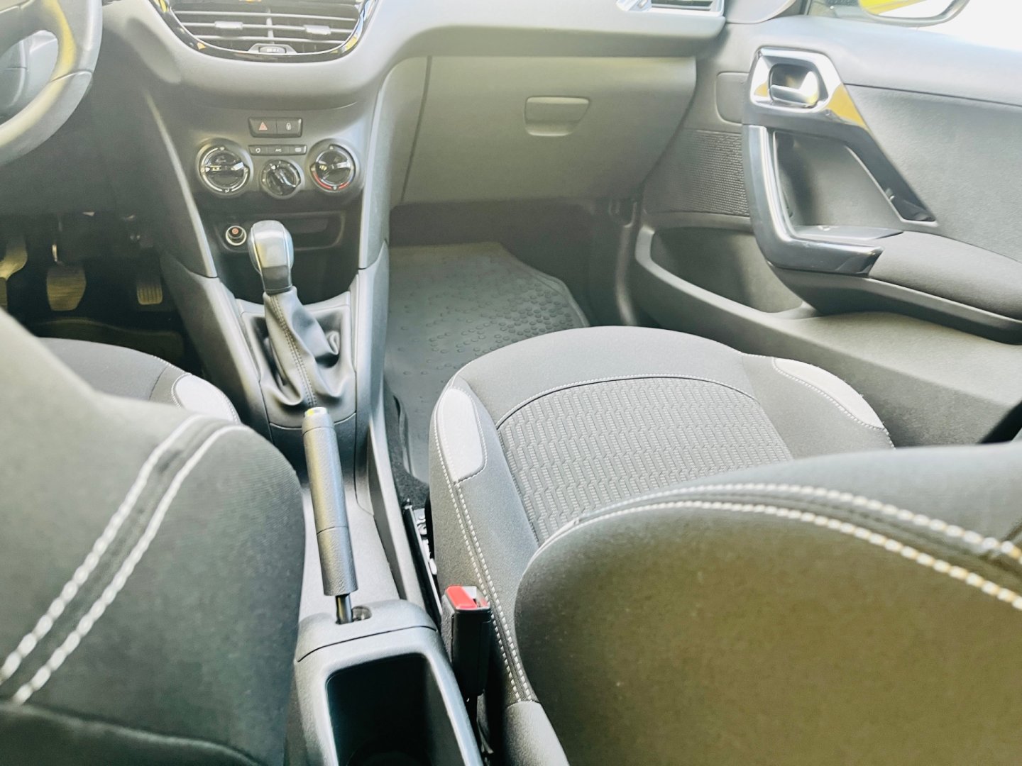 Peugeot 208 1.2 i BENZÍN