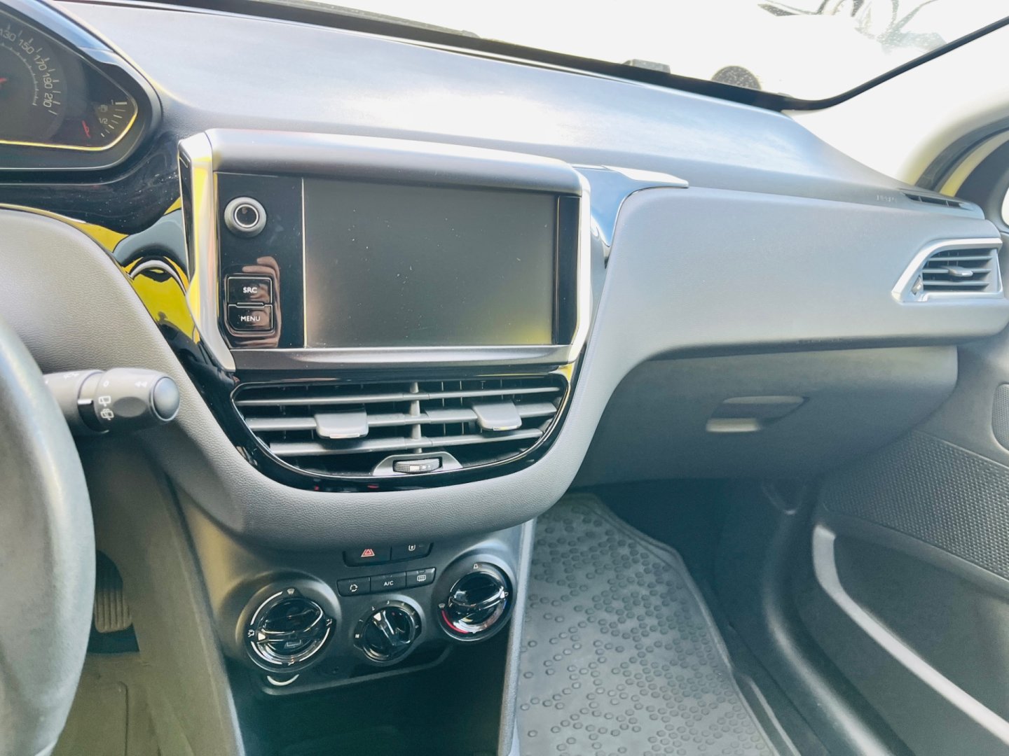 Peugeot 208 1.2 i BENZÍN