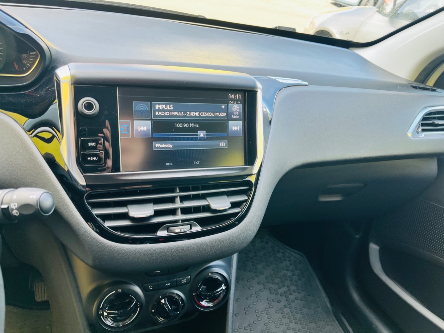 Peugeot 208 1.2 i BENZÍN