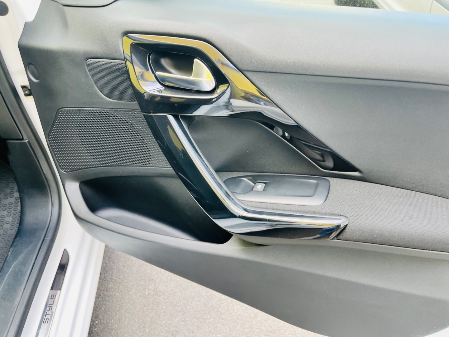 Peugeot 208 1.2 i BENZÍN