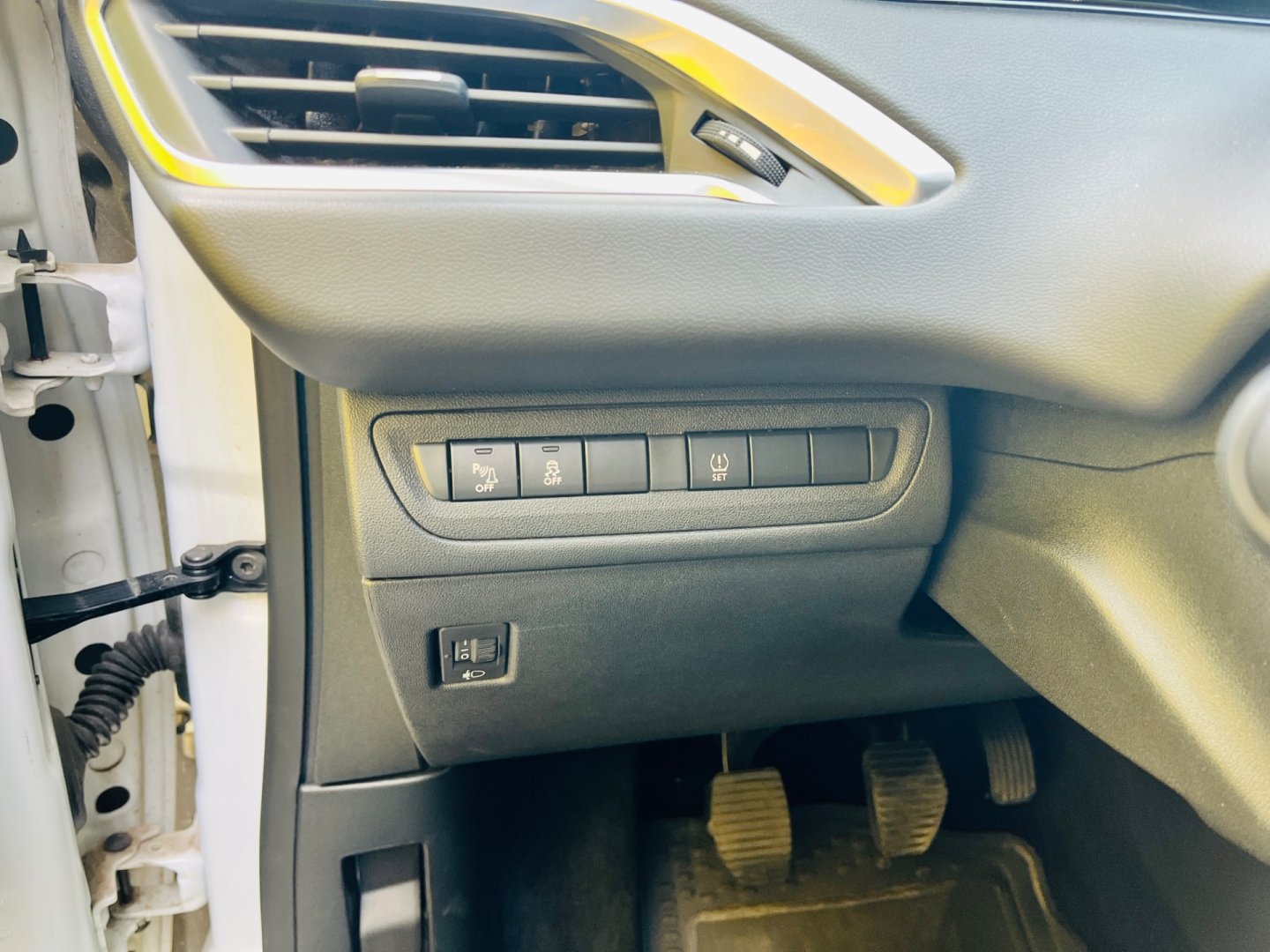 Peugeot 208 1.2 i BENZÍN