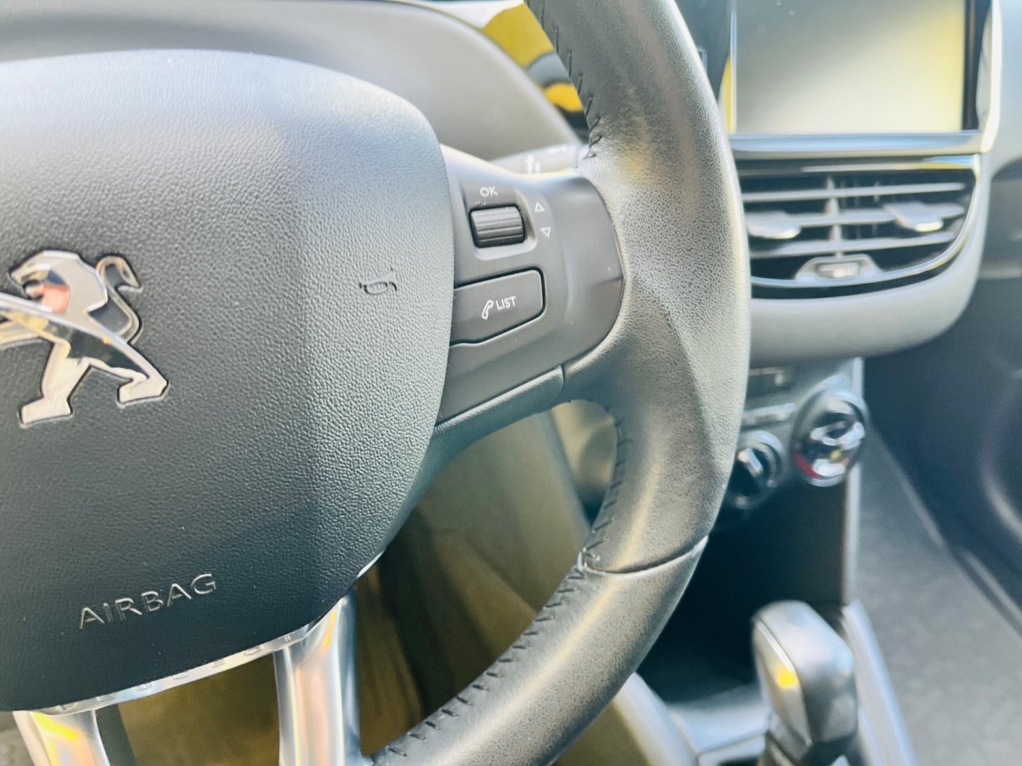 Peugeot 208 1.2 i BENZÍN