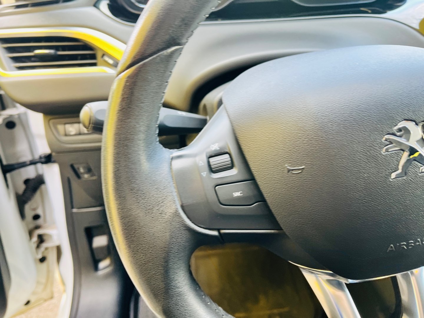 Peugeot 208 1.2 i BENZÍN