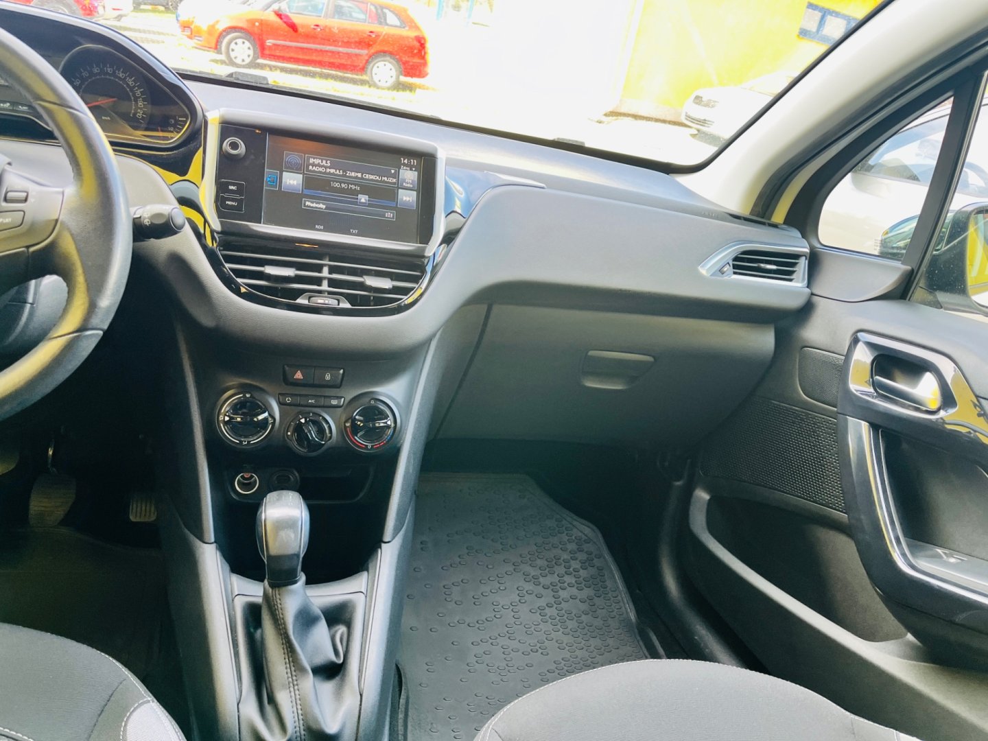 Peugeot 208 1.2 i BENZÍN