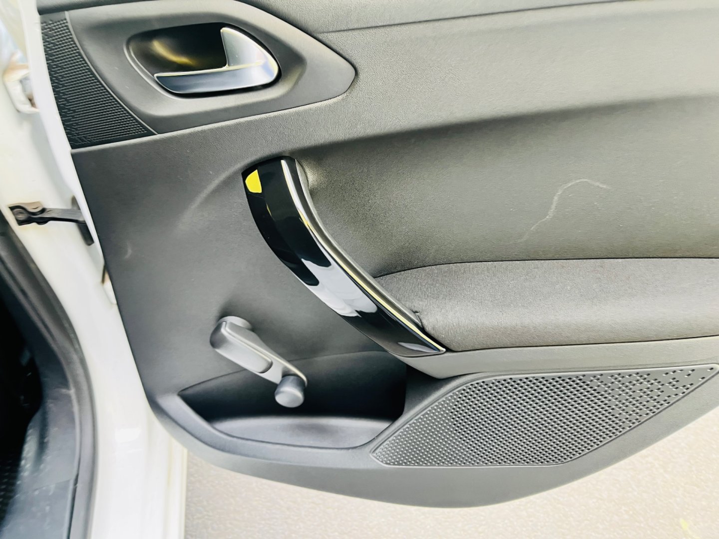 Peugeot 208 1.2 i BENZÍN