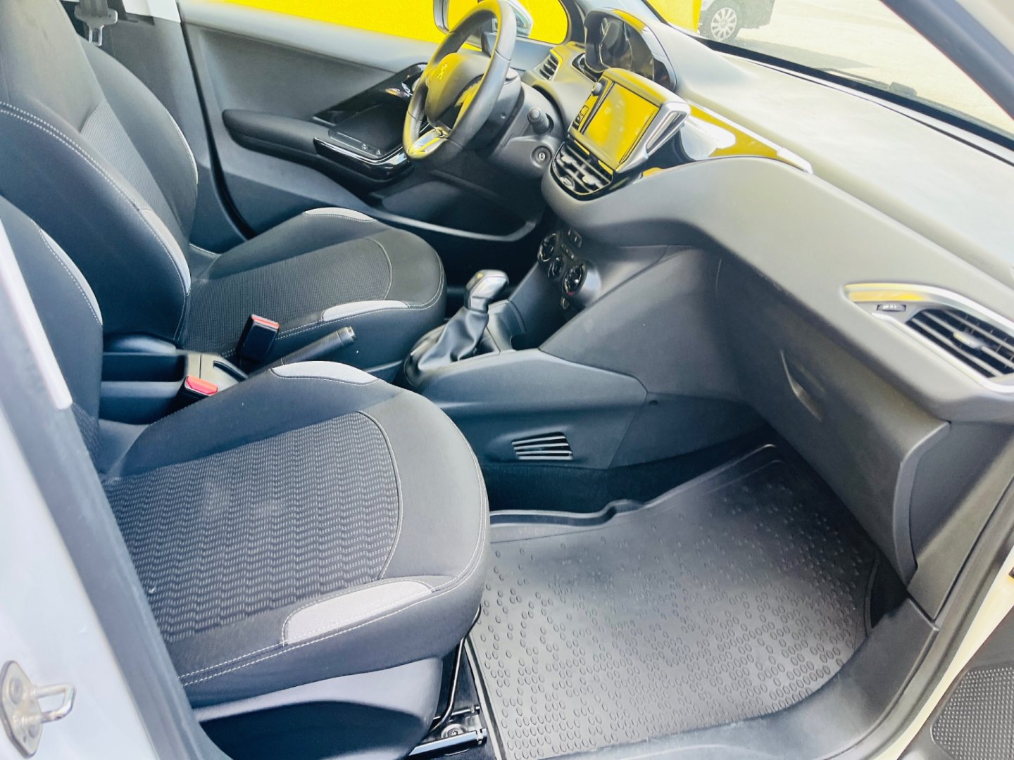 Peugeot 208 1.2 i BENZÍN