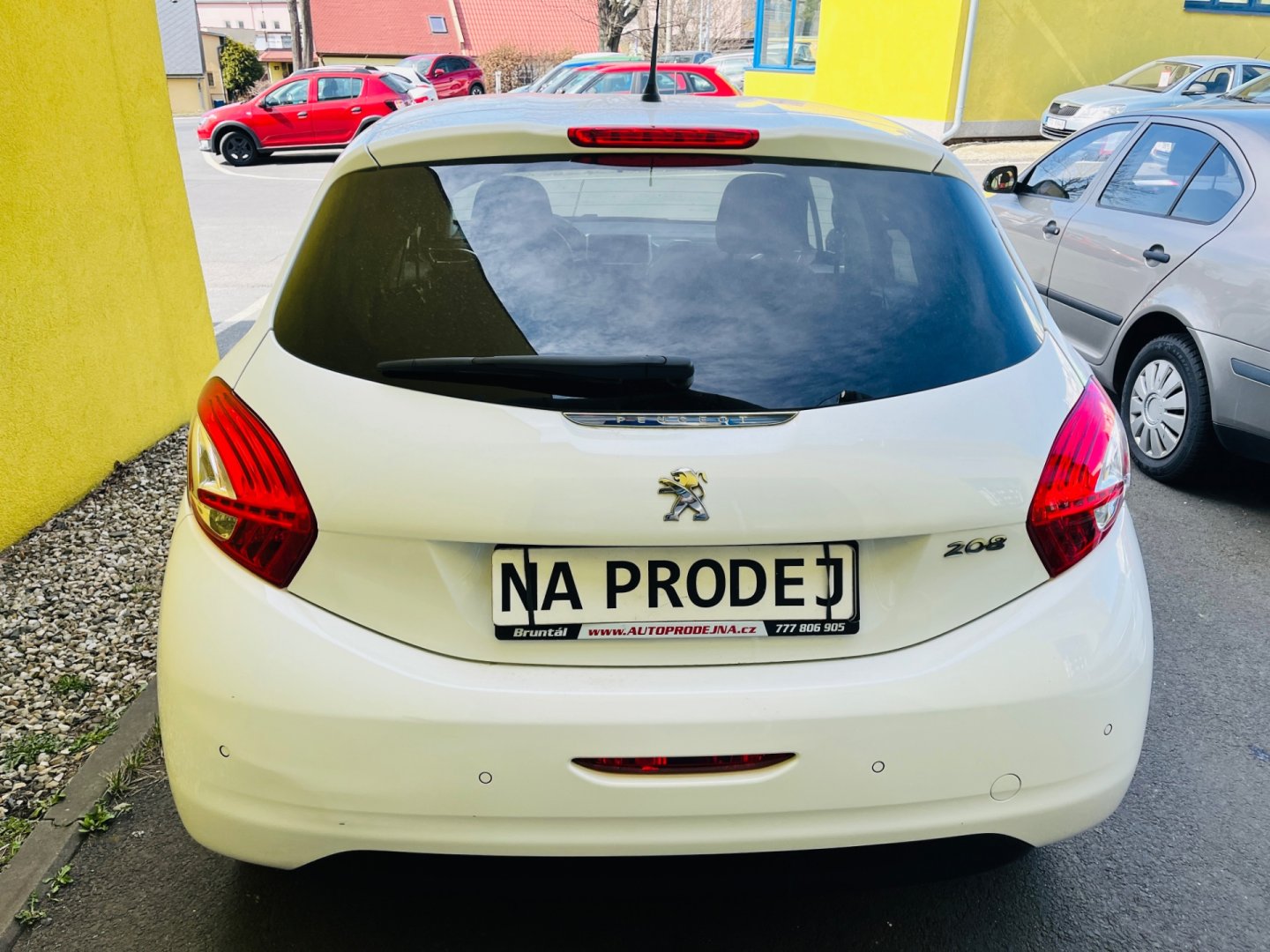 Peugeot 208 1.2 i BENZÍN