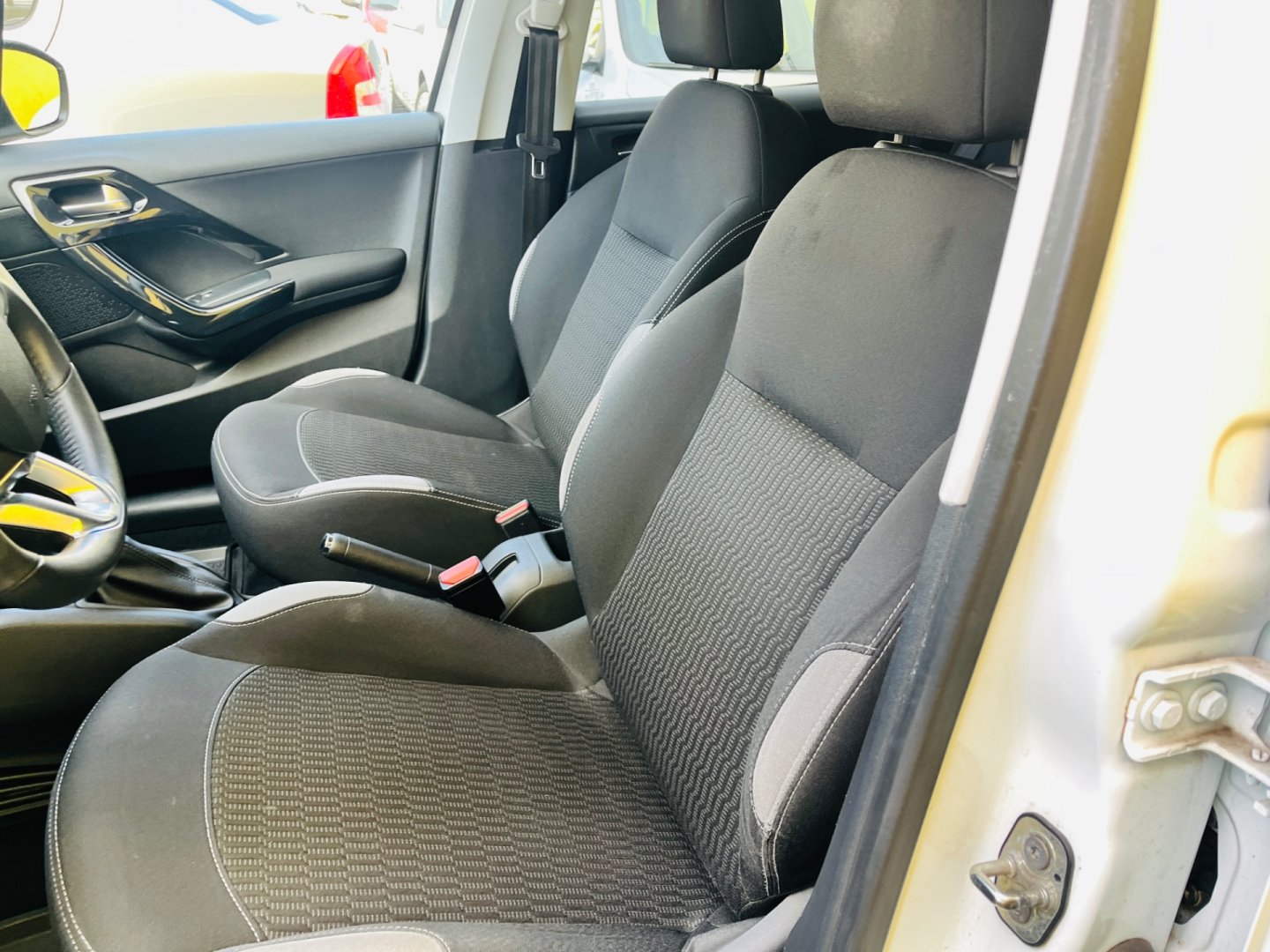 Peugeot 208 1.2 i BENZÍN