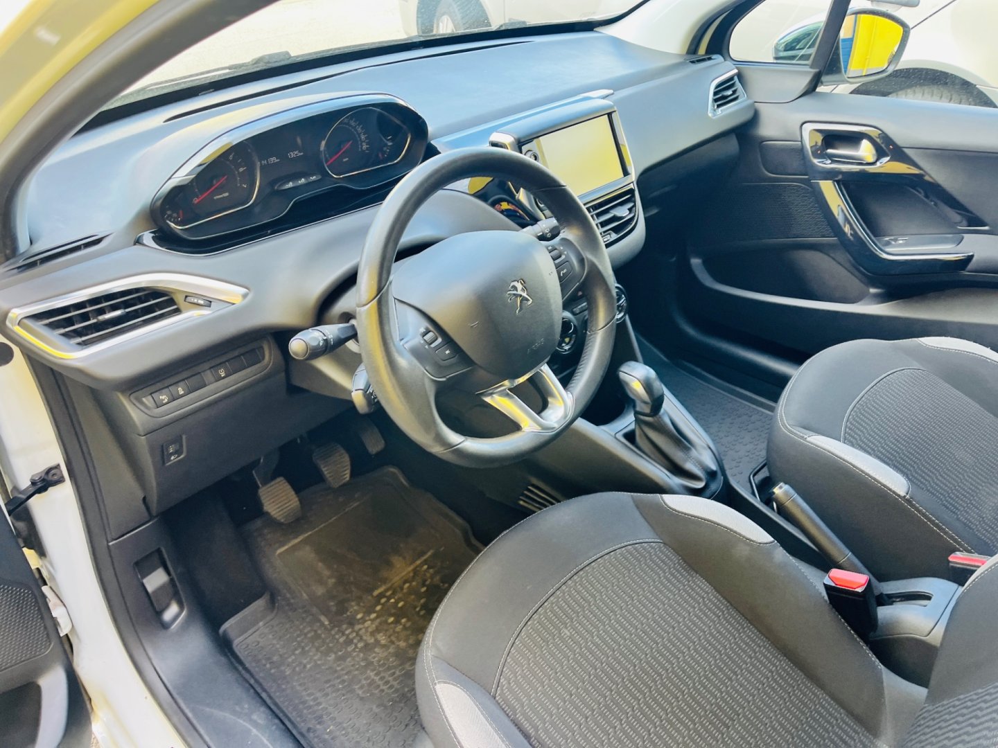 Peugeot 208 1.2 i BENZÍN