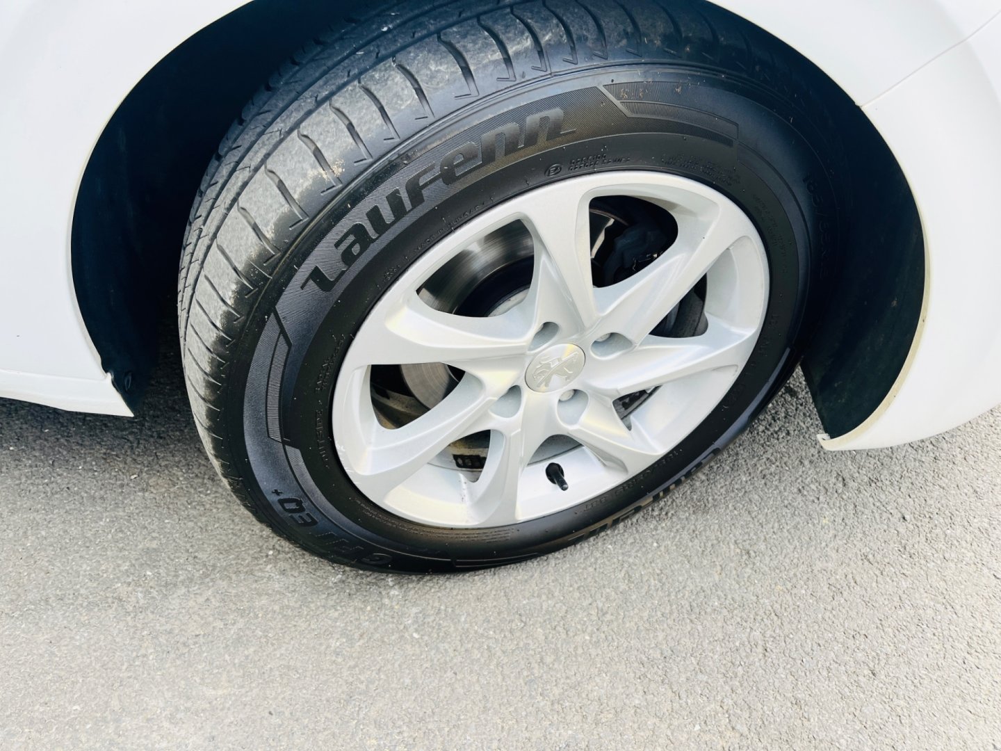 Peugeot 208 1.2 i BENZÍN