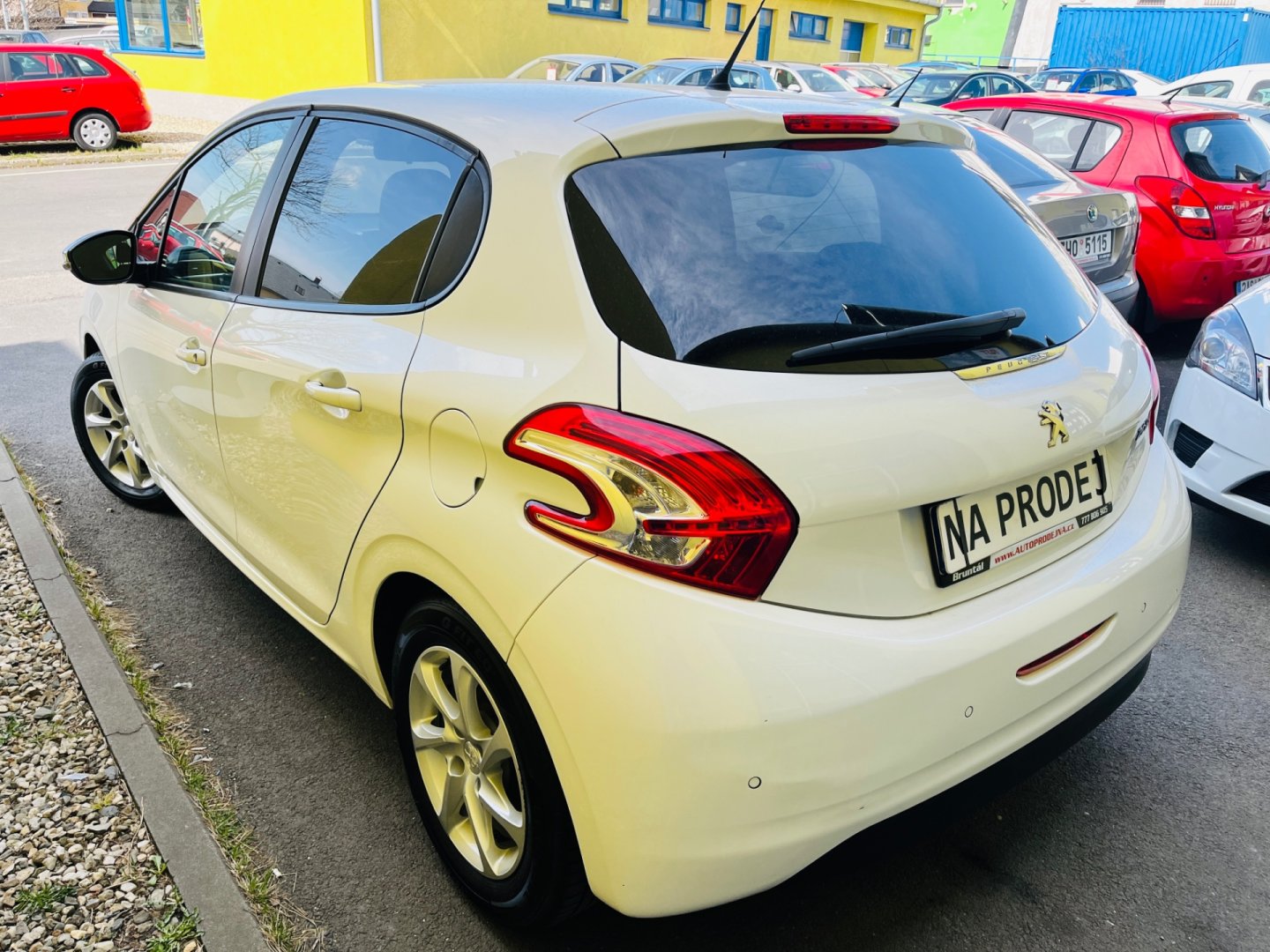 Peugeot 208 1.2 i BENZÍN