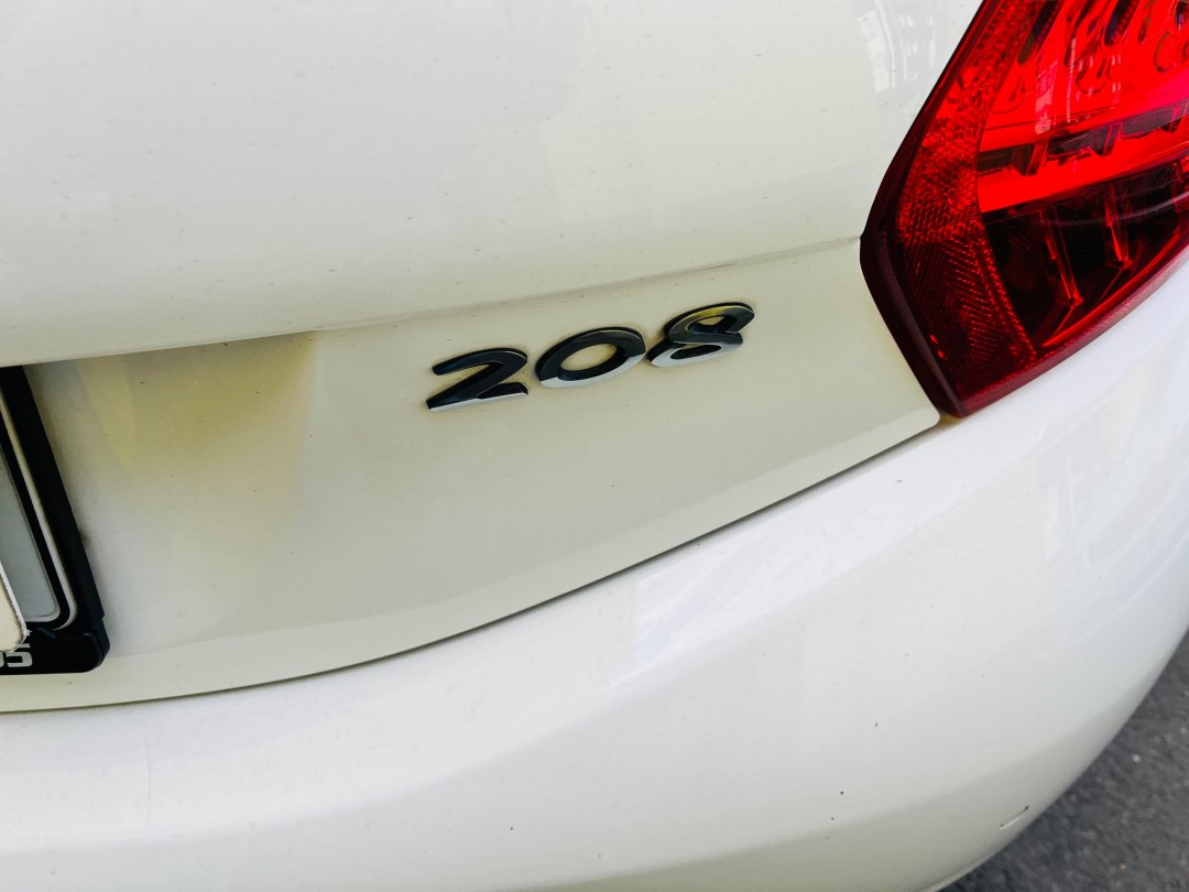 Peugeot 208 1.2 i BENZÍN