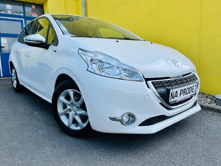 Peugeot 208 1.2 i BENZÍN