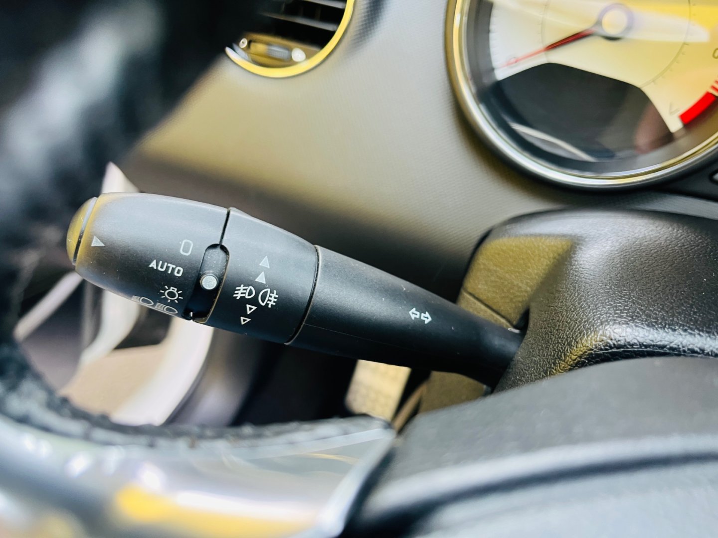 Peugeot 308 1.6 i BENZÍN 115 kW CABRIO