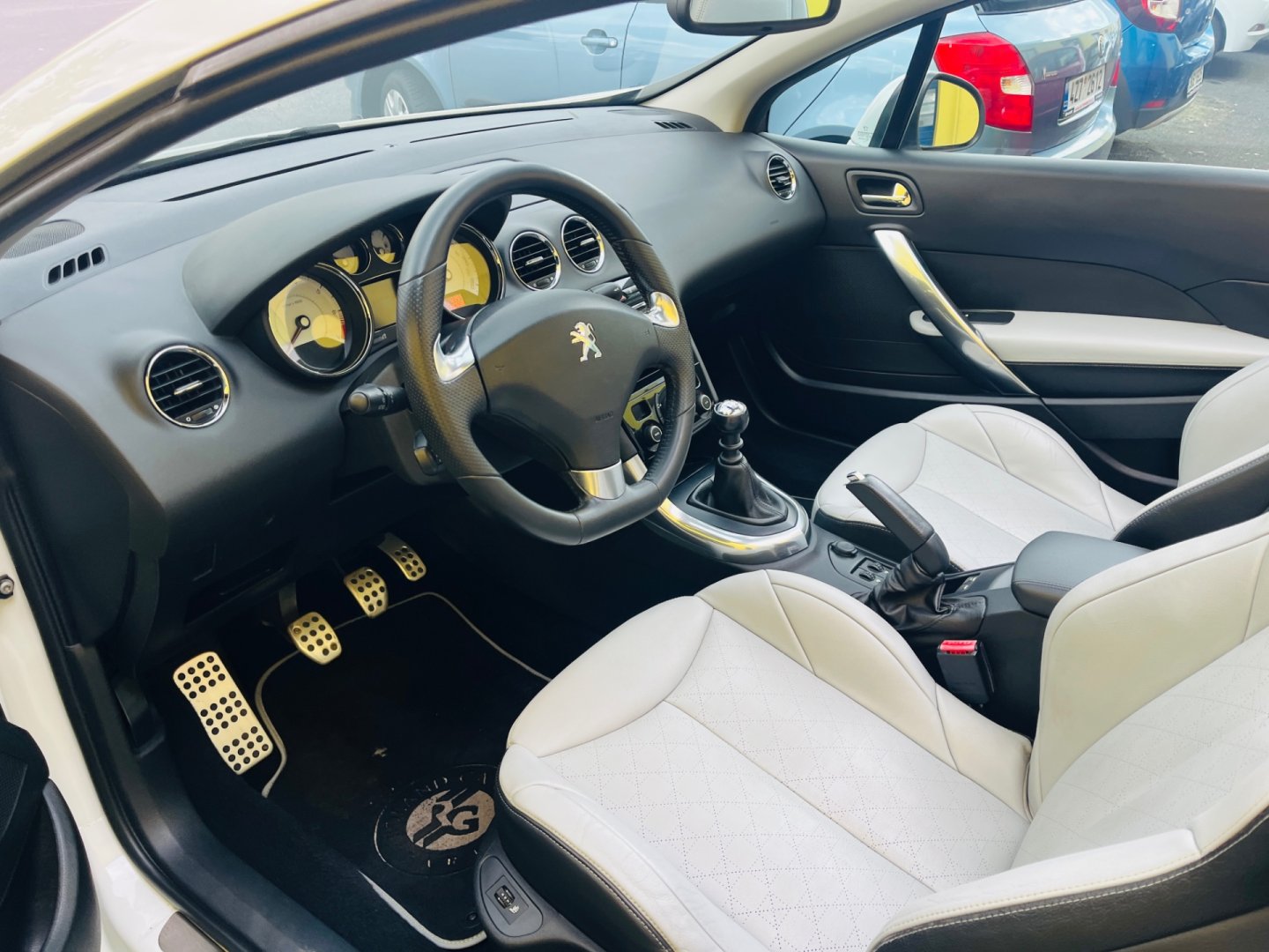 Peugeot 308 1.6 i BENZÍN 115 kW CABRIO