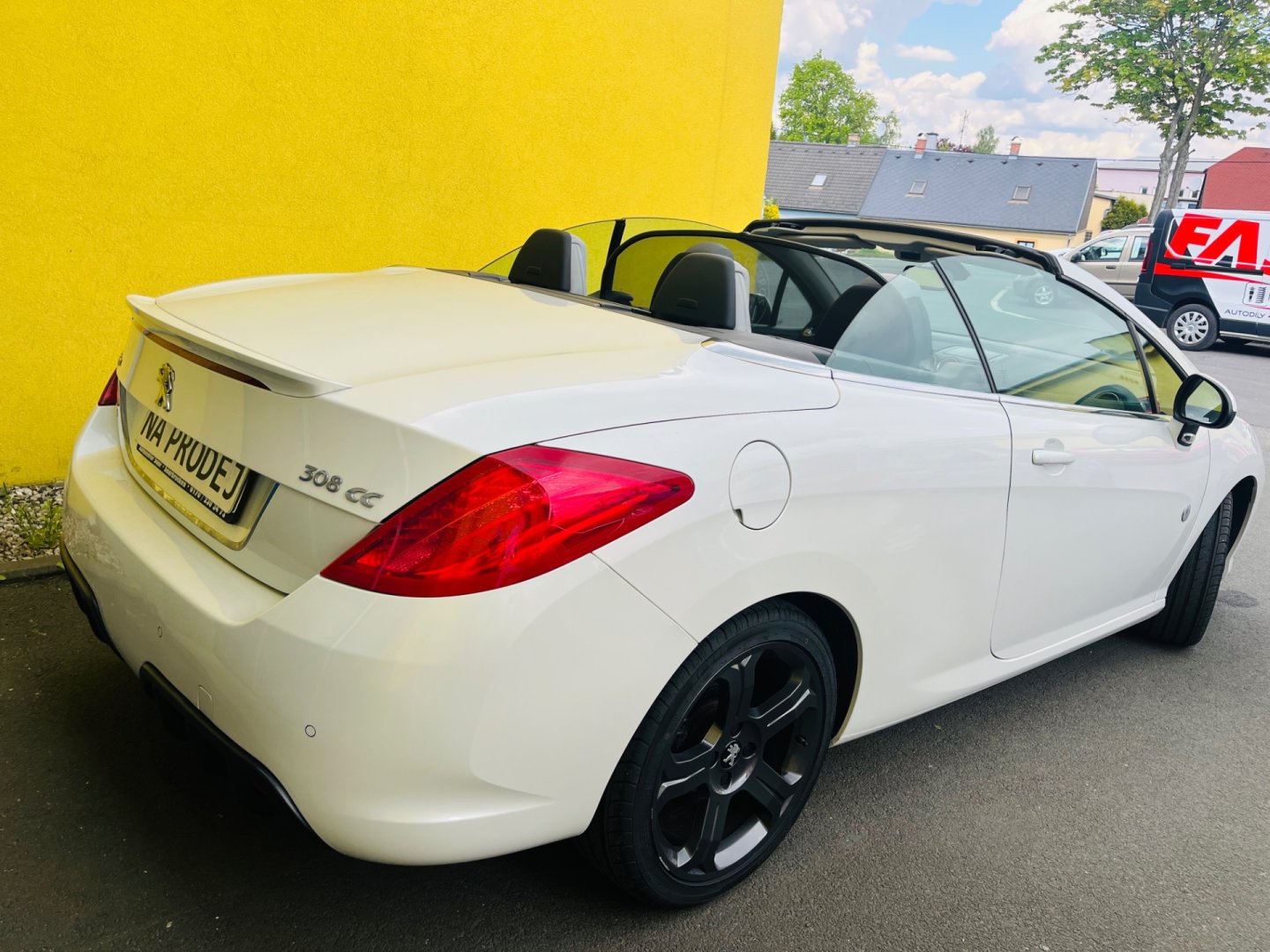 Peugeot 308 1.6 i BENZÍN 115 kW CABRIO
