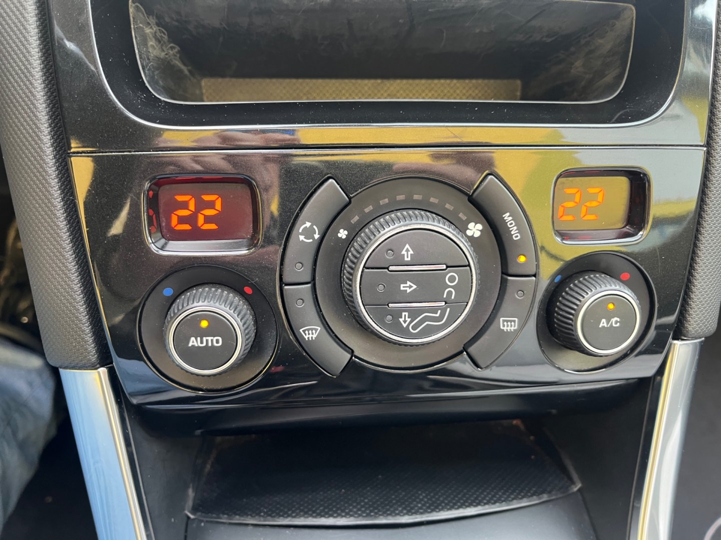 Peugeot 308 1.6 i BENZÍN 115 kW CABRIO