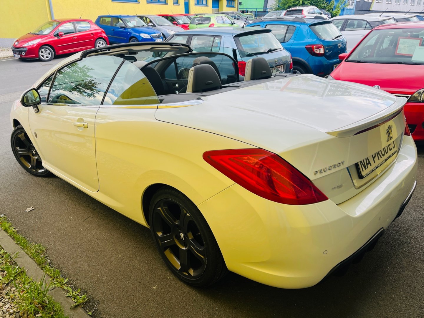 Peugeot 308 1.6 i BENZÍN 115 kW CABRIO