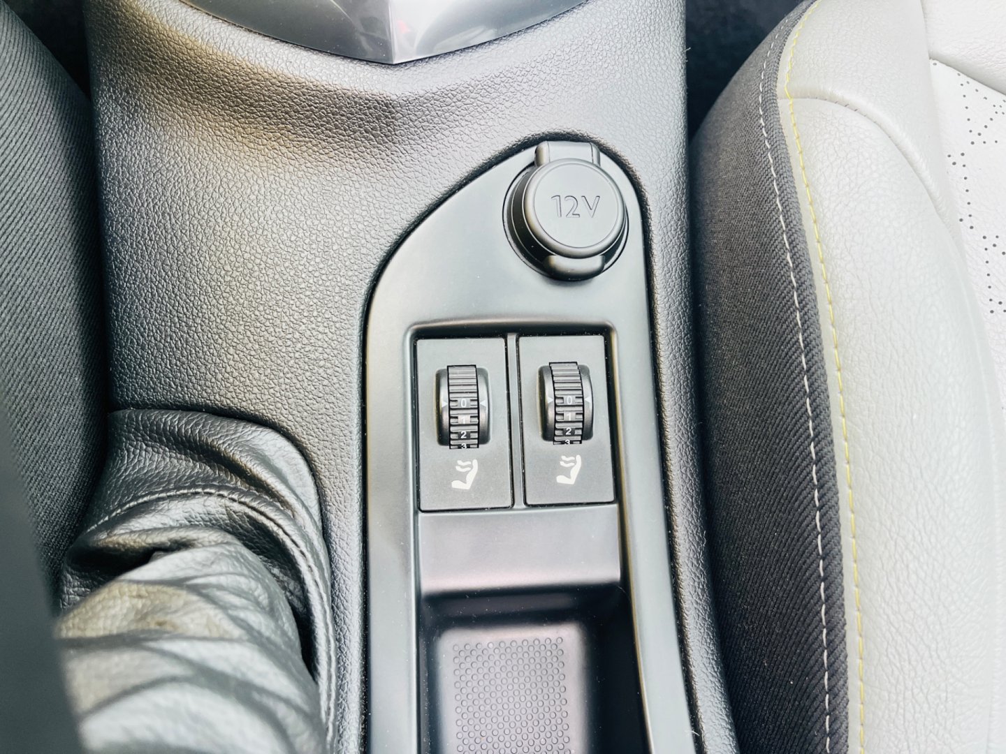 Peugeot 308 1.6 i BENZÍN 115 kW CABRIO