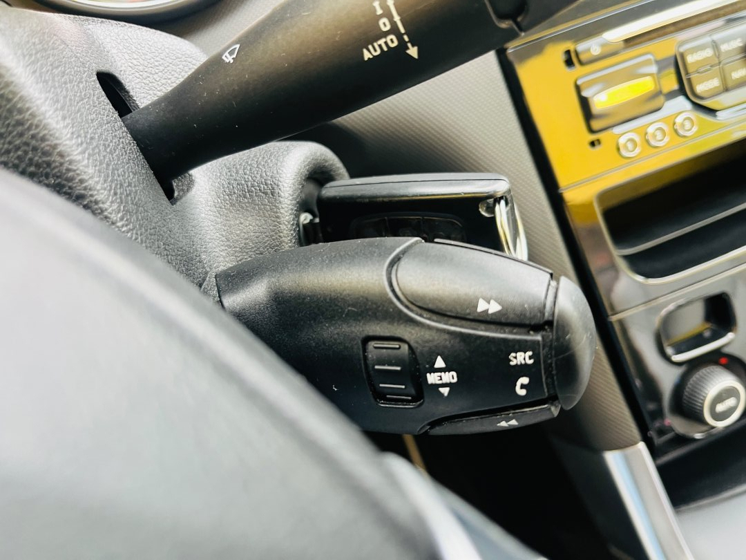 Peugeot 308 1.6 i BENZÍN 115 kW CABRIO