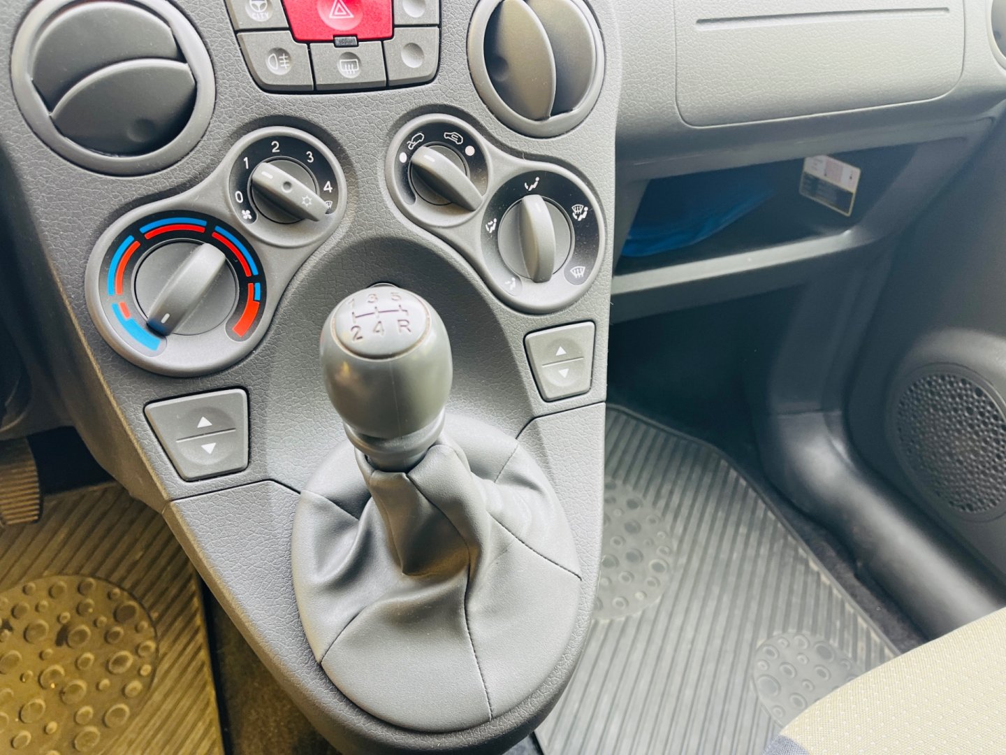Fiat Panda 1.1 i BENZÍN NAJ JEN 51 TIS KM