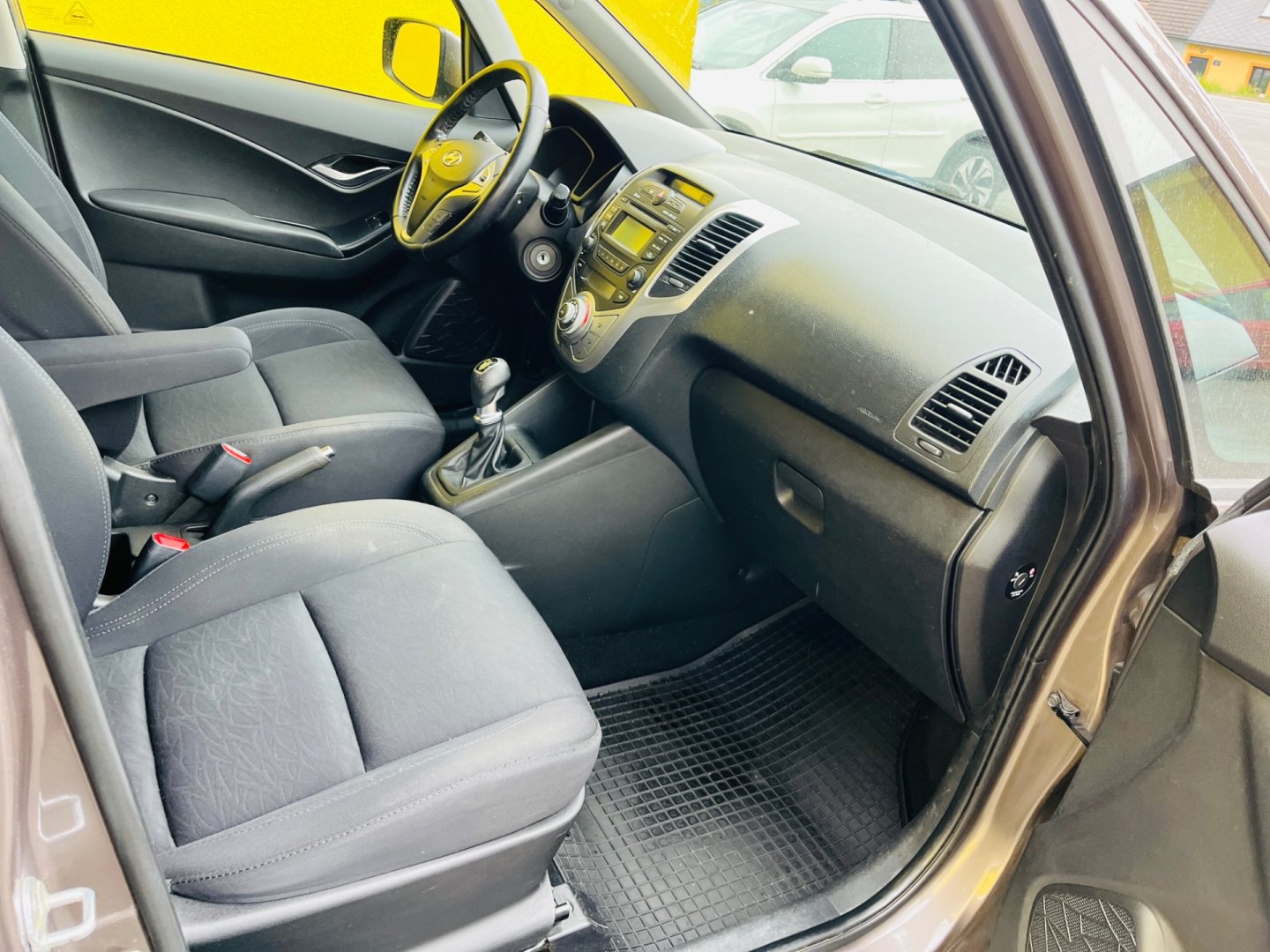 Hyundai ix20 1.6 i BENZÍN 91 kW ALU KOLA