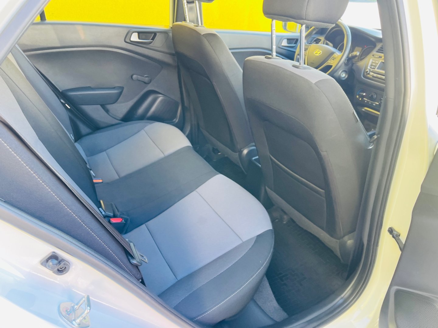 Hyundai i20 1.2 i BENZÍN VYHŘEV SEDADEL GO