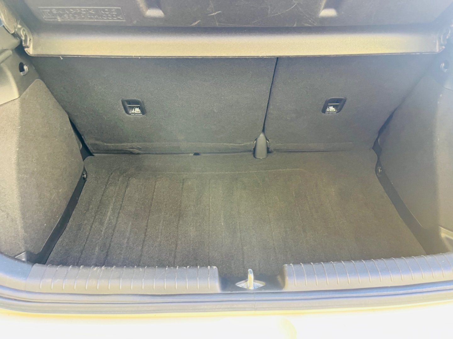 Hyundai i20 1.2 i BENZÍN VYHŘEV SEDADEL GO